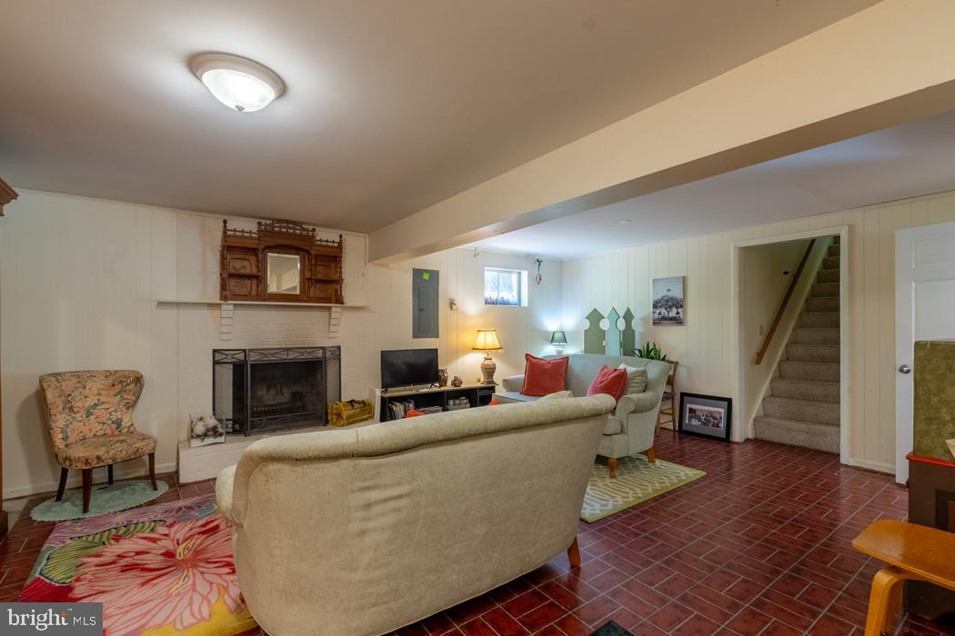 FALLING SPRINGS FARM - Residential