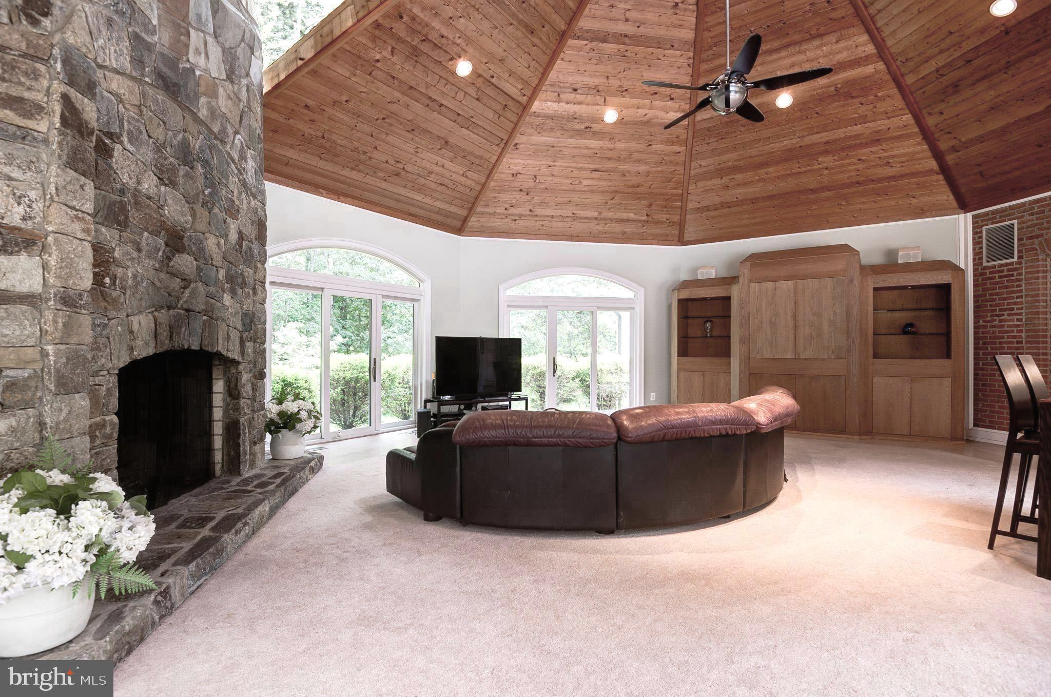 POTOMAC FALLS - Residential