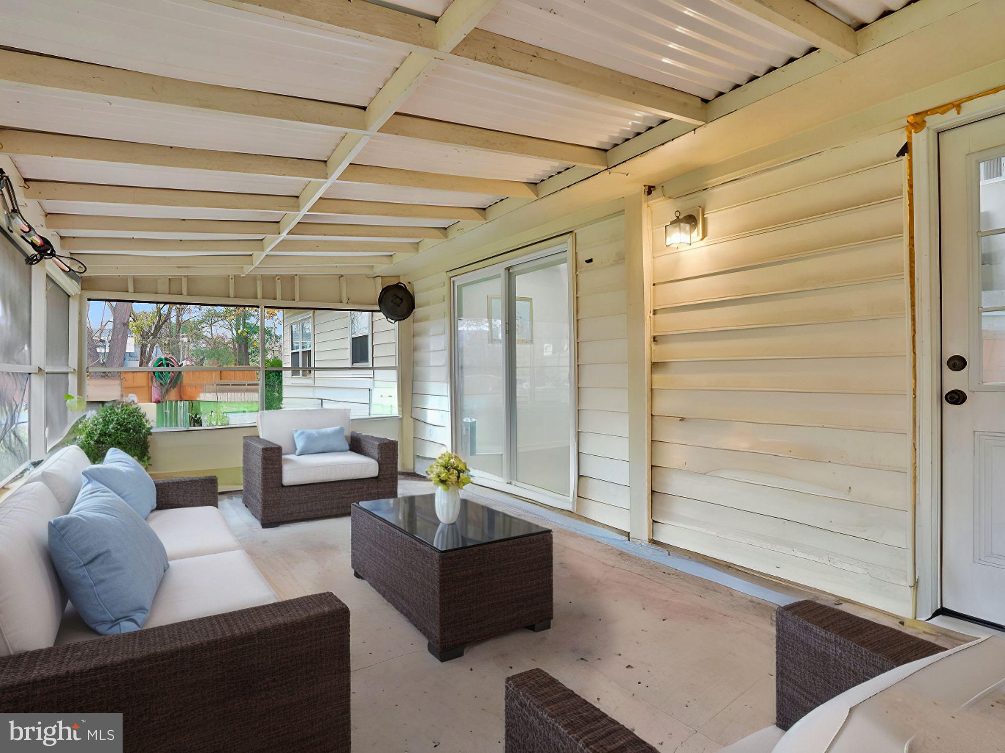 HALLMARK MANOR - Residential