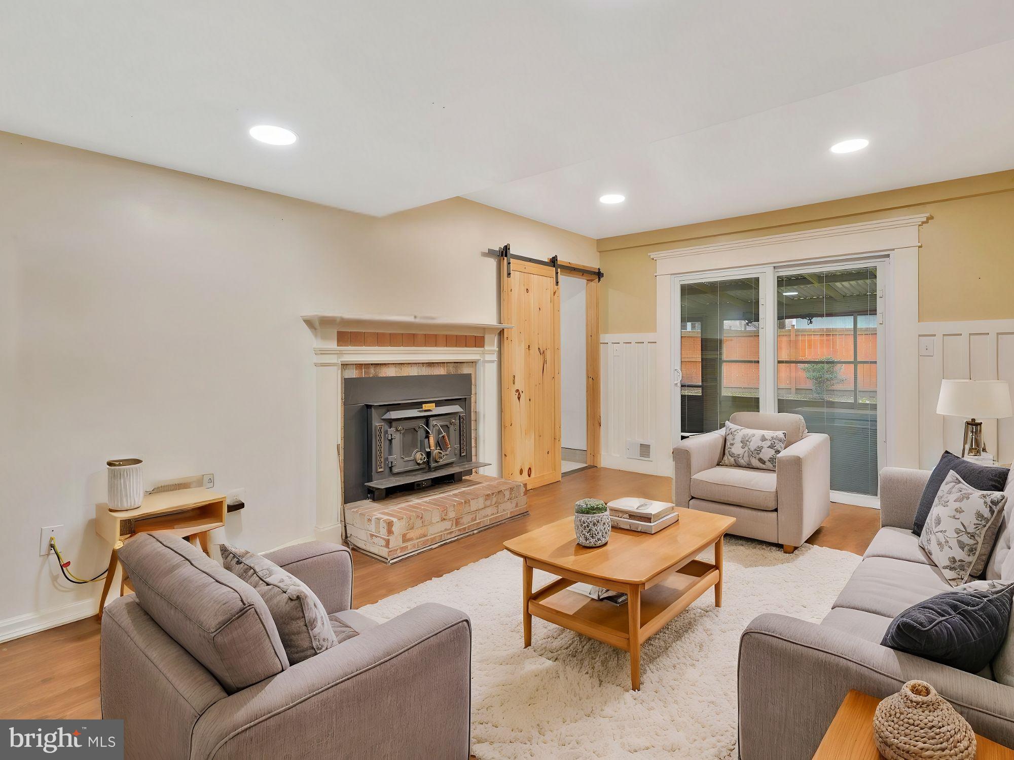 HALLMARK MANOR - Residential