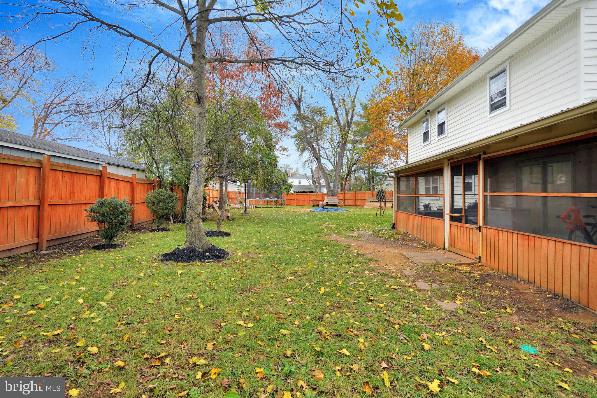 HALLMARK MANOR - Residential