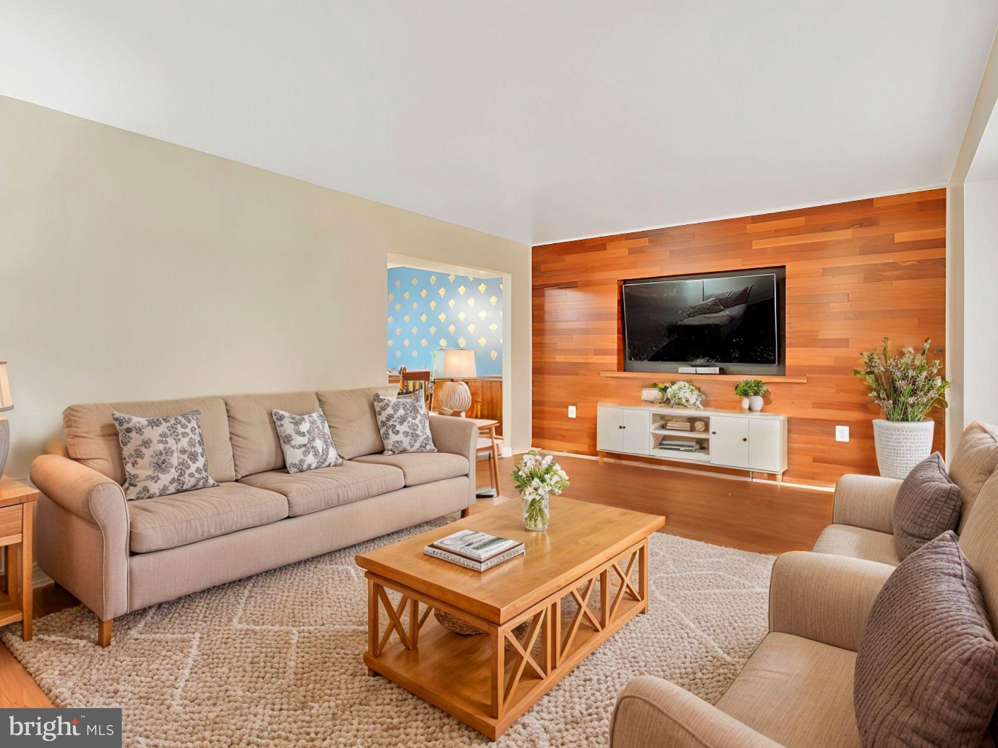 HALLMARK MANOR - Residential