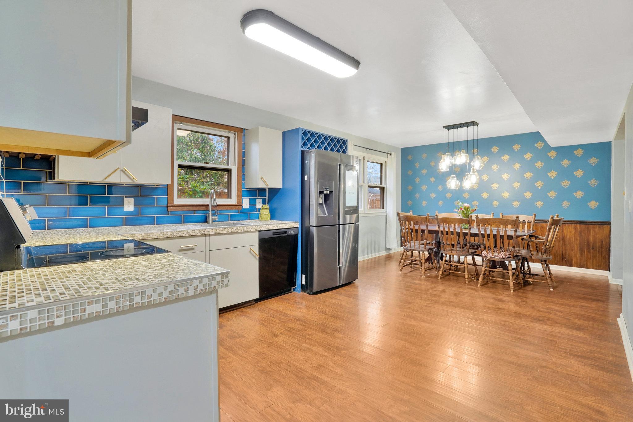 HALLMARK MANOR - Residential