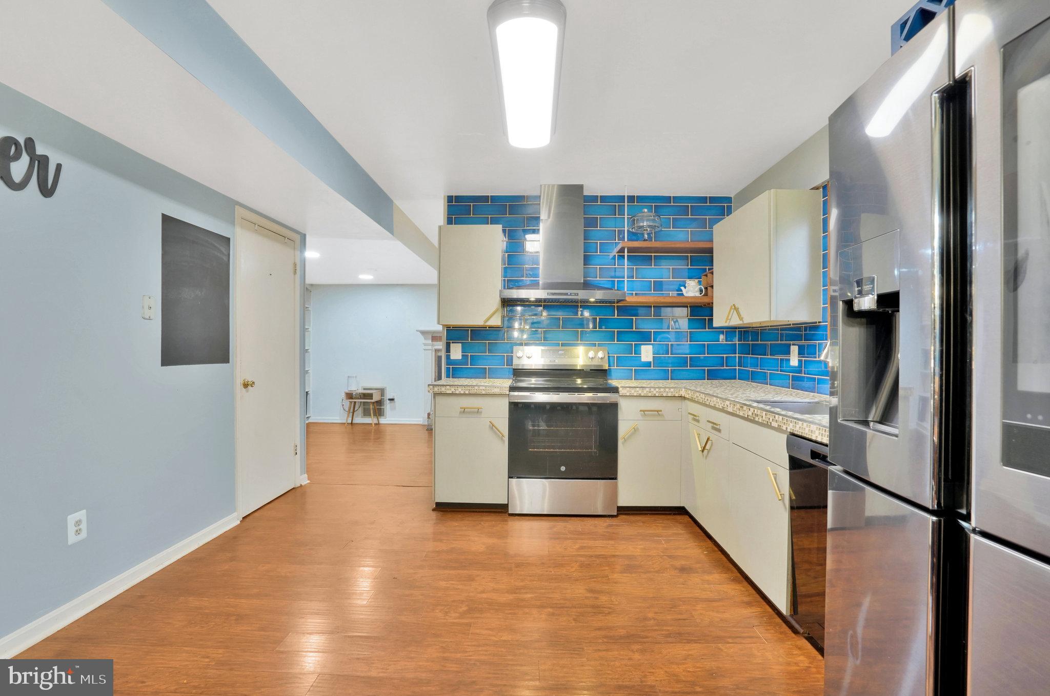 HALLMARK MANOR - Residential