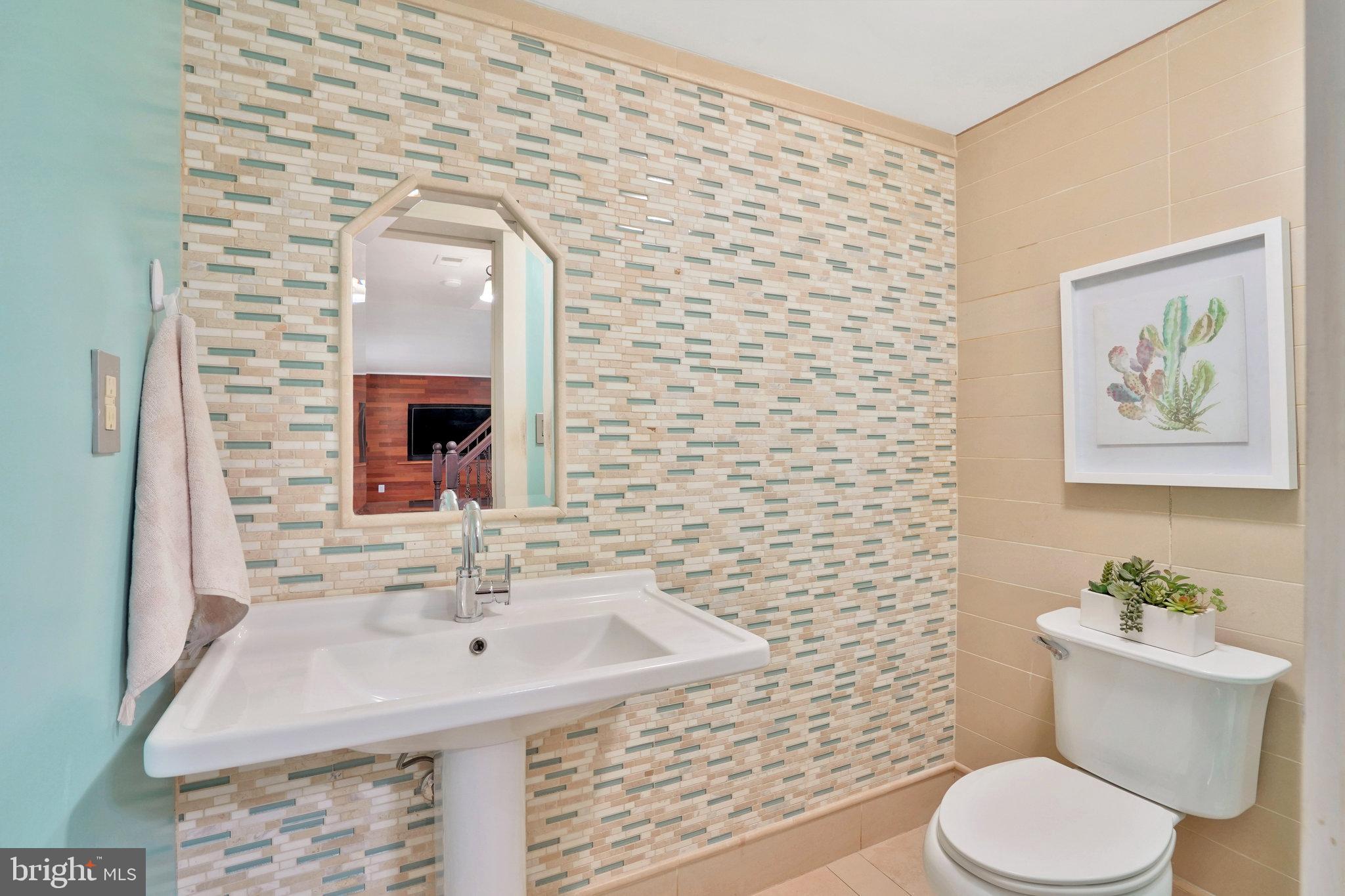 HALLMARK MANOR - Residential