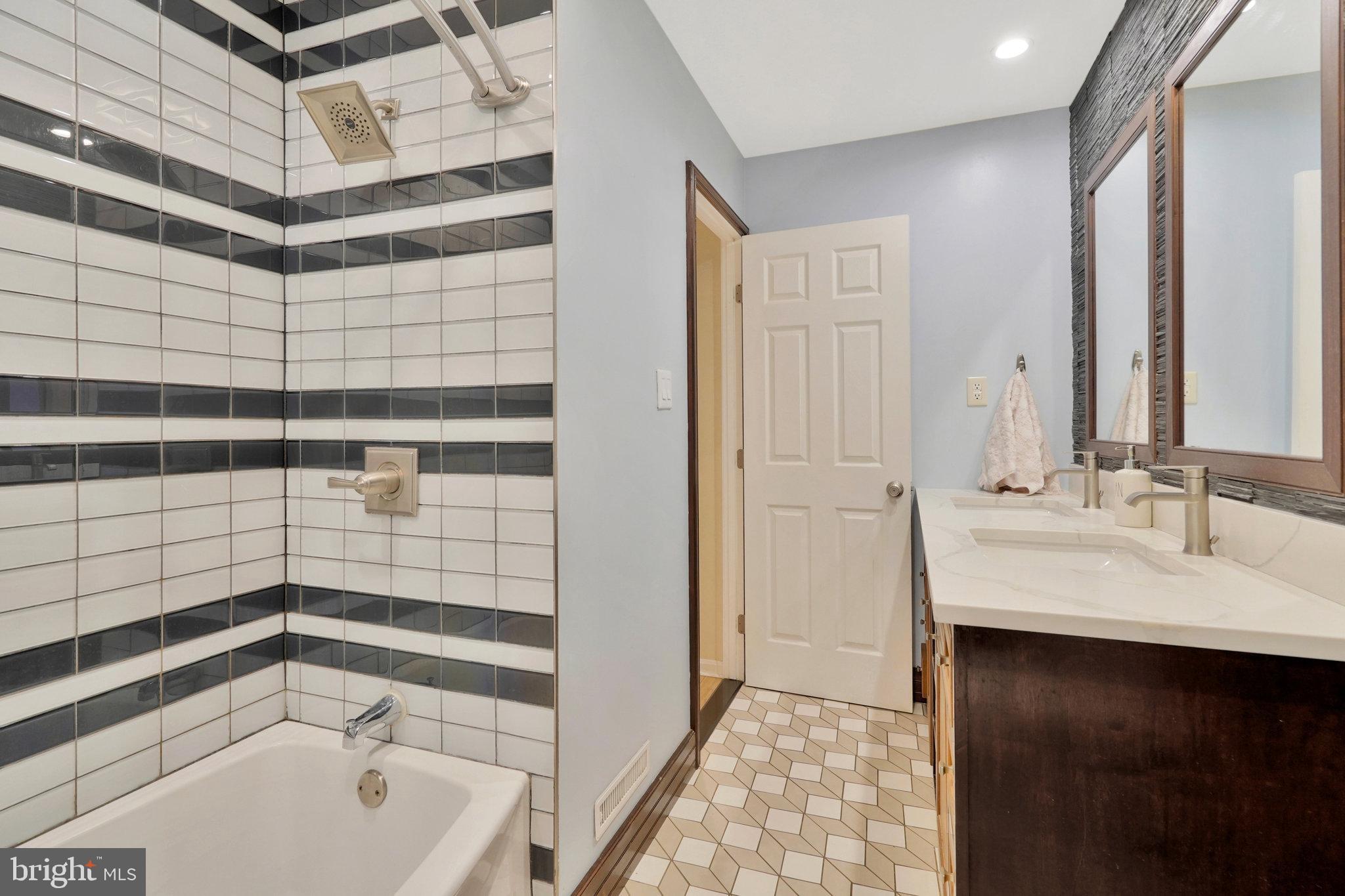 HALLMARK MANOR - Residential