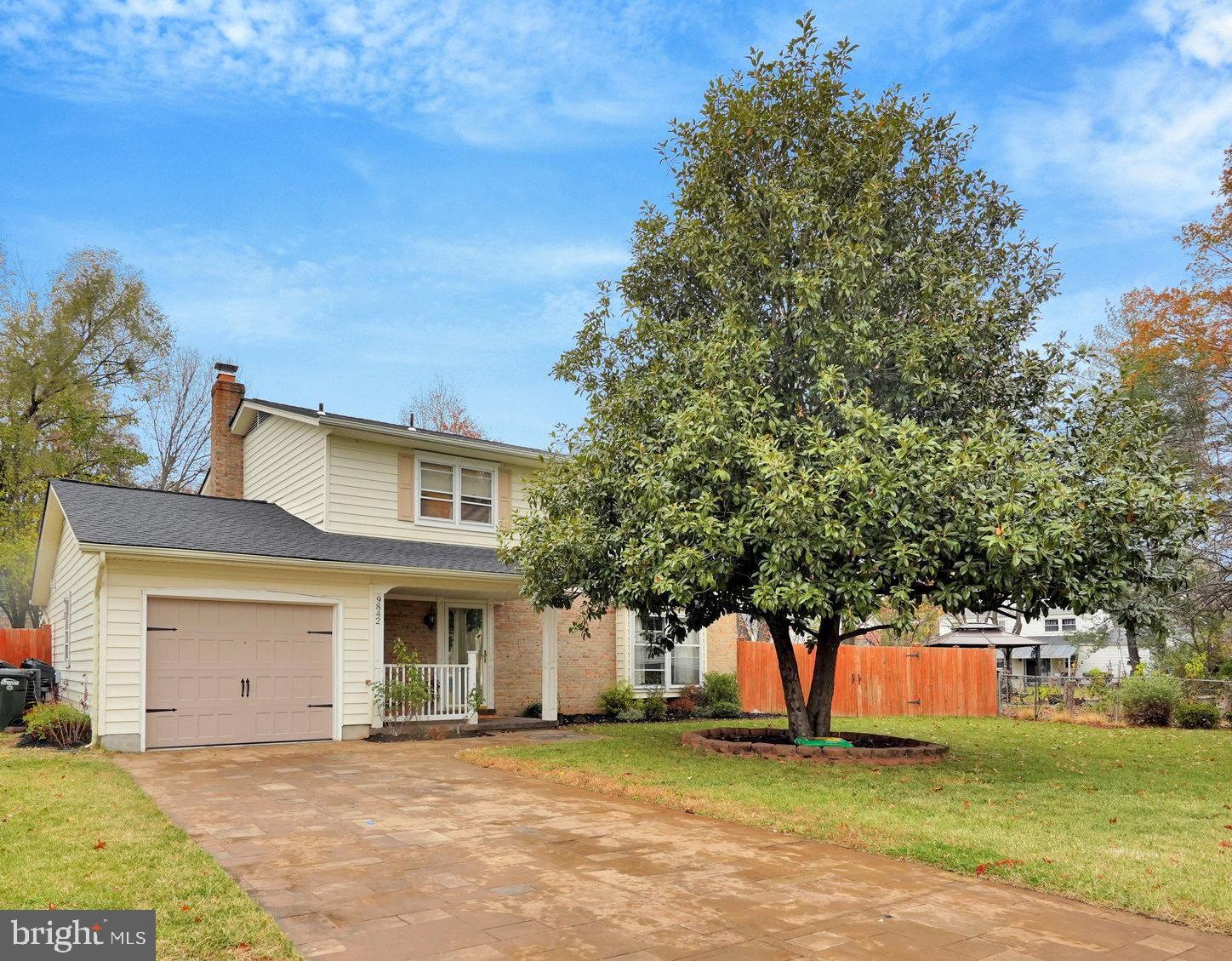 HALLMARK MANOR - Residential