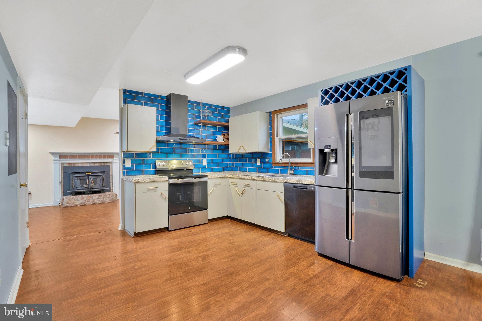 HALLMARK MANOR - Residential