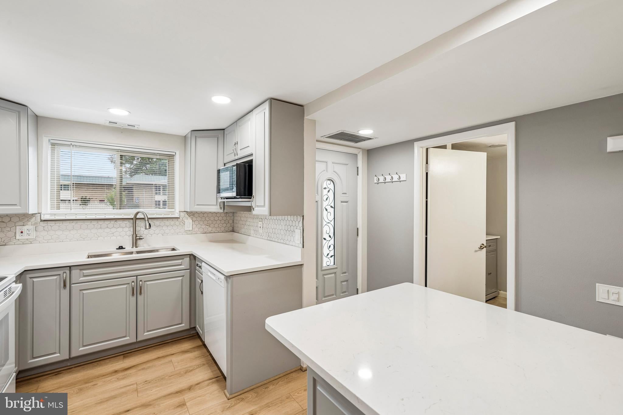 3546 CHISWICK COURT 36-B