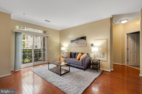 Condo For Sale - 2465 Army Navy Drive #104<br/> ARLINGTON, VA 22206
