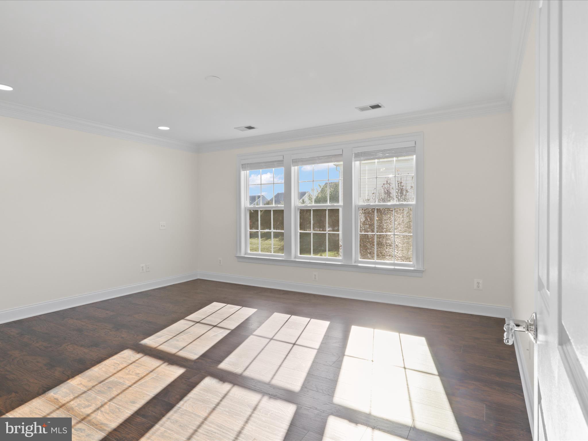 EAST GATE - Residential Lease