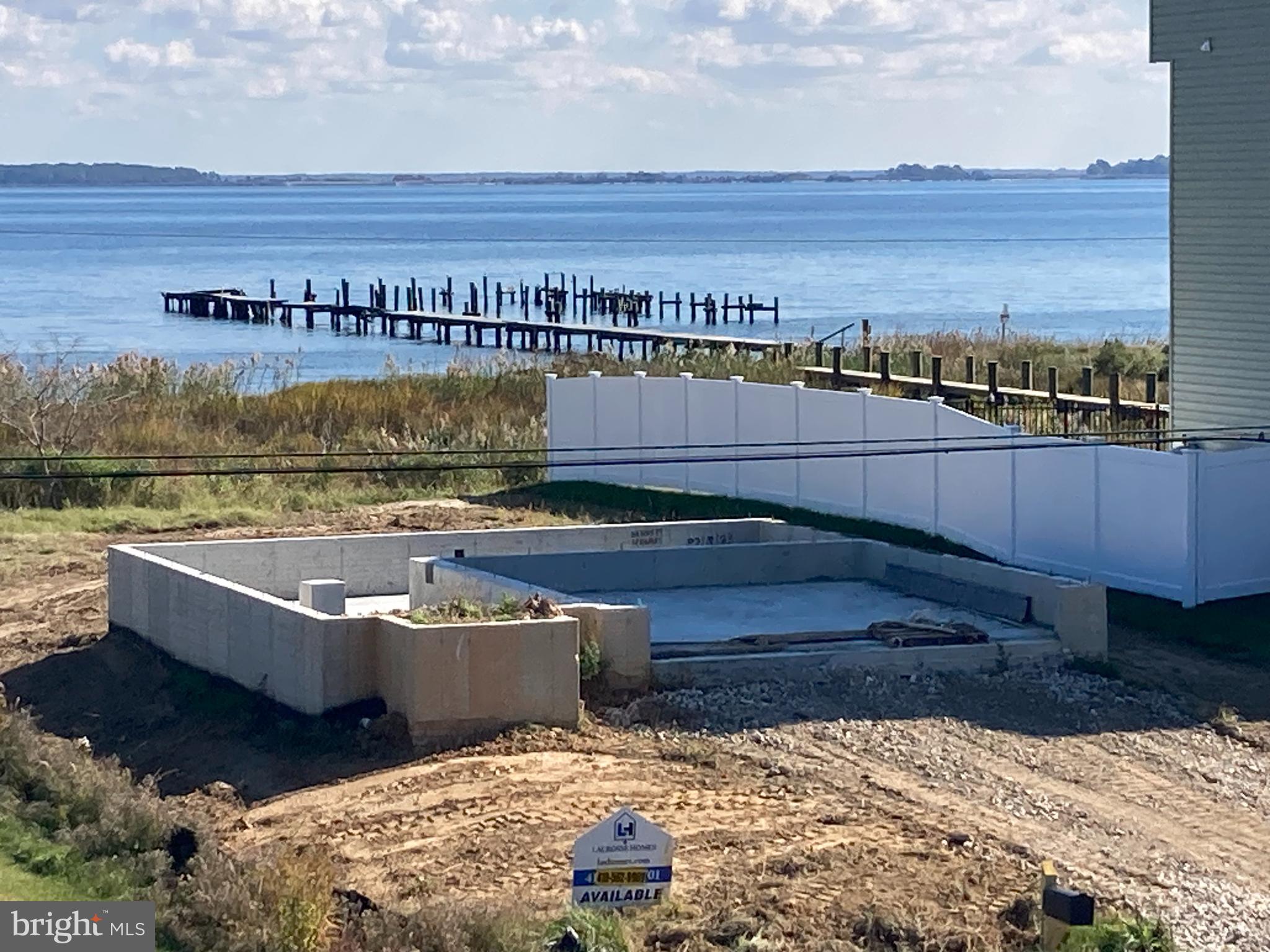 ROMANCOKE ON THE BAY - Residential