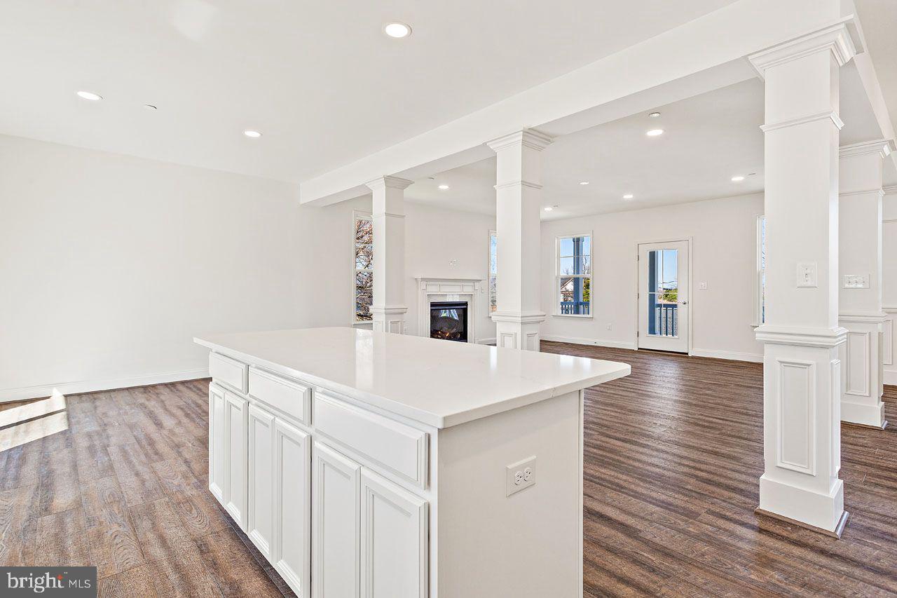 ROMANCOKE ON THE BAY - Residential