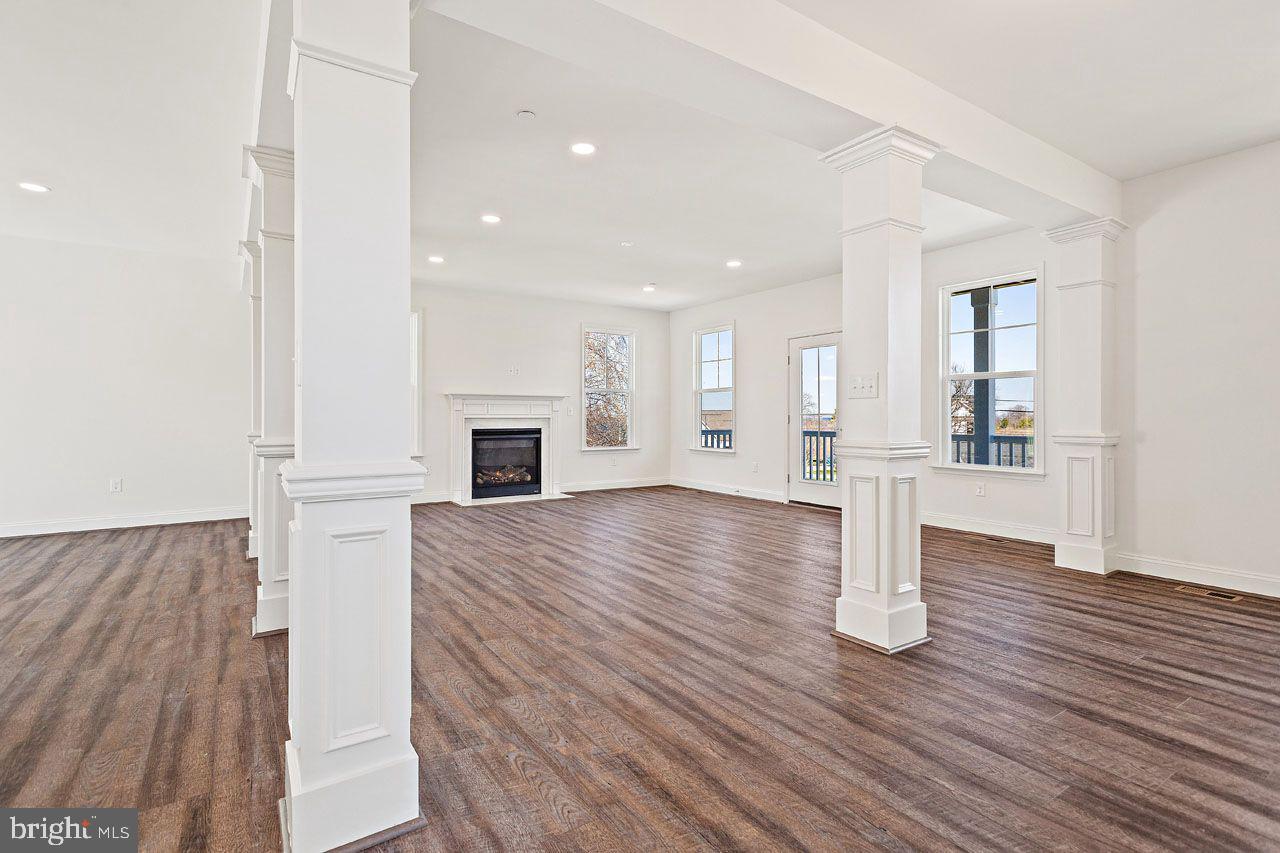 ROMANCOKE ON THE BAY - Residential