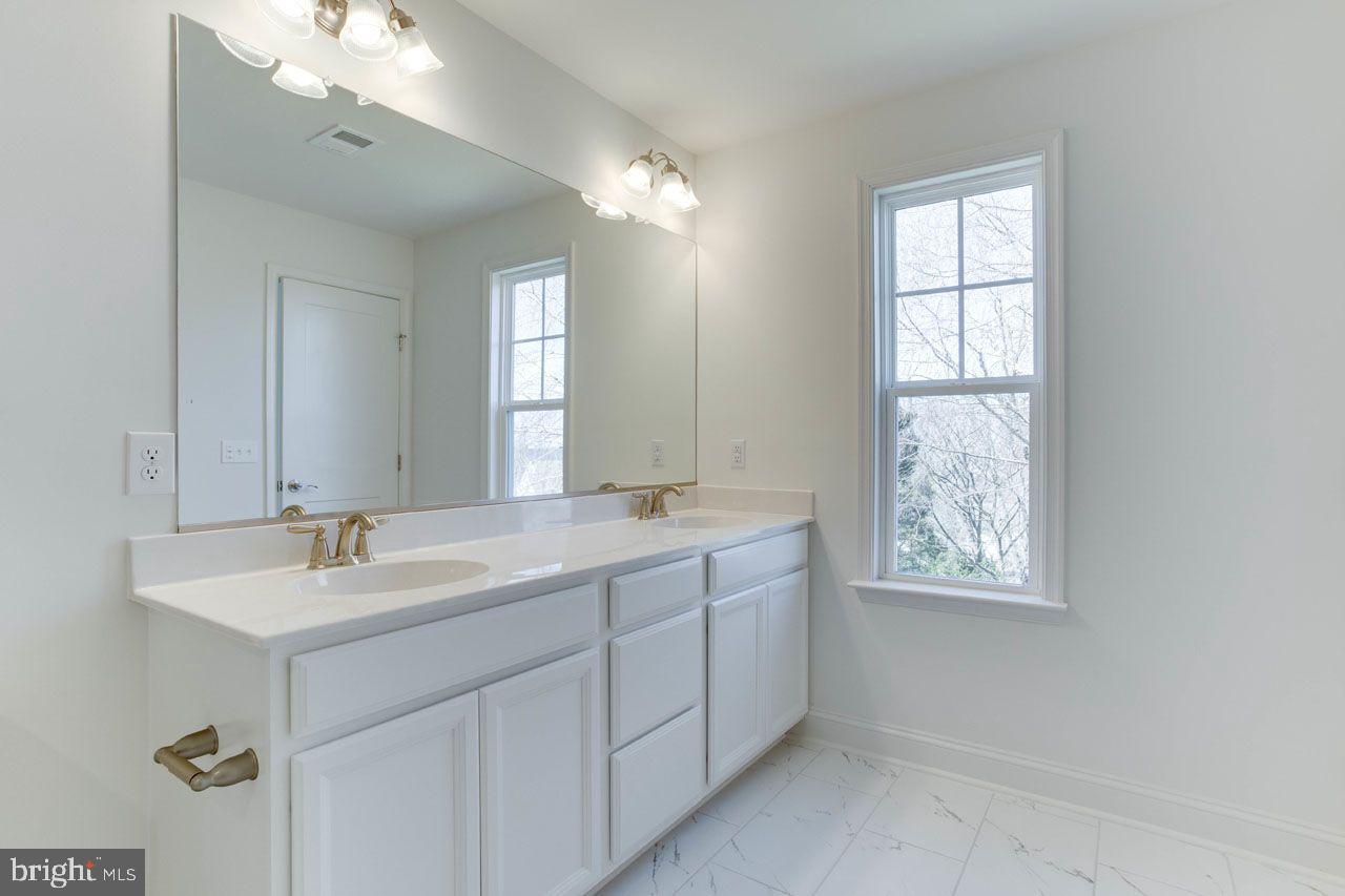 ROMANCOKE ON THE BAY - Residential