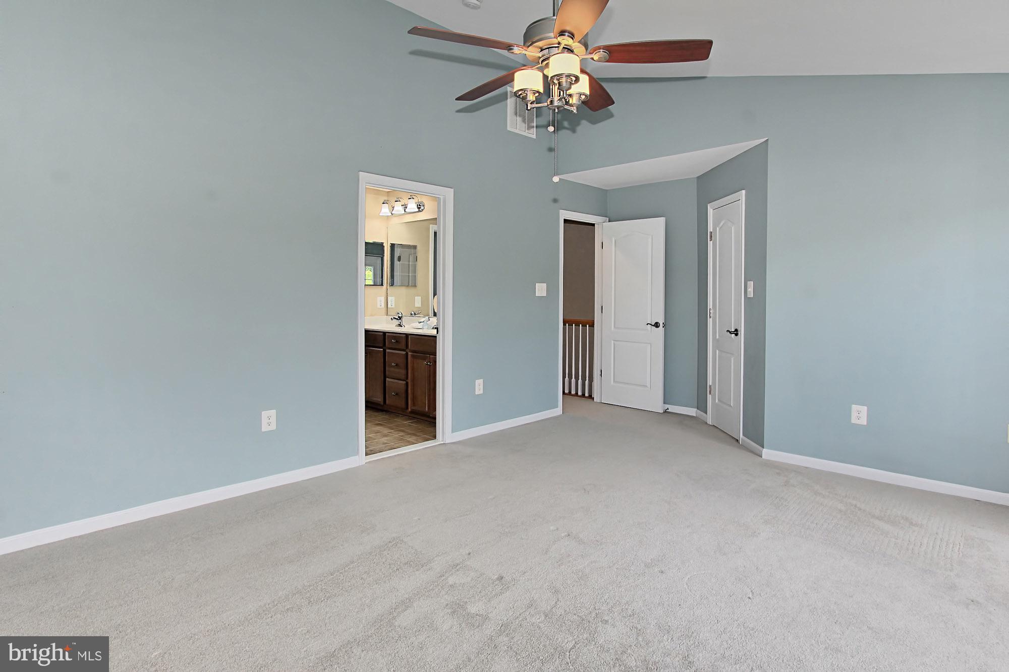 LANSDOWNE TOWN CENTER - Residential