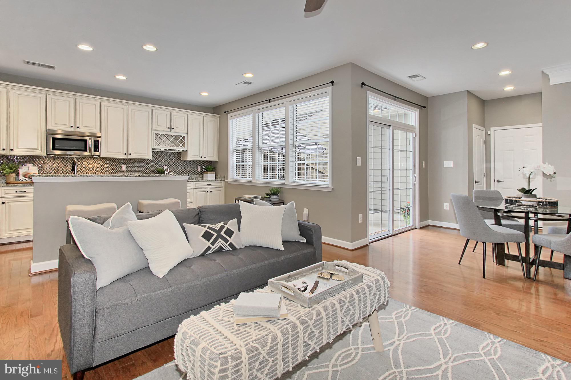 LANSDOWNE TOWN CENTER - Residential