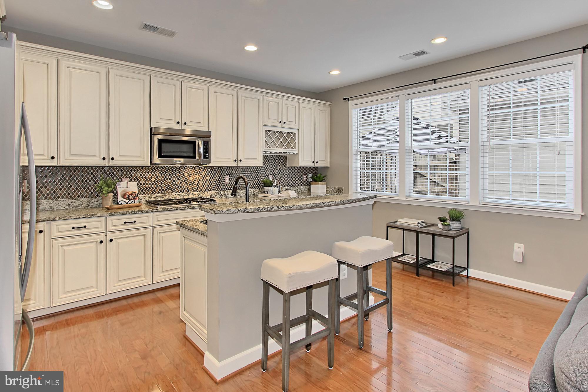 LANSDOWNE TOWN CENTER - Residential