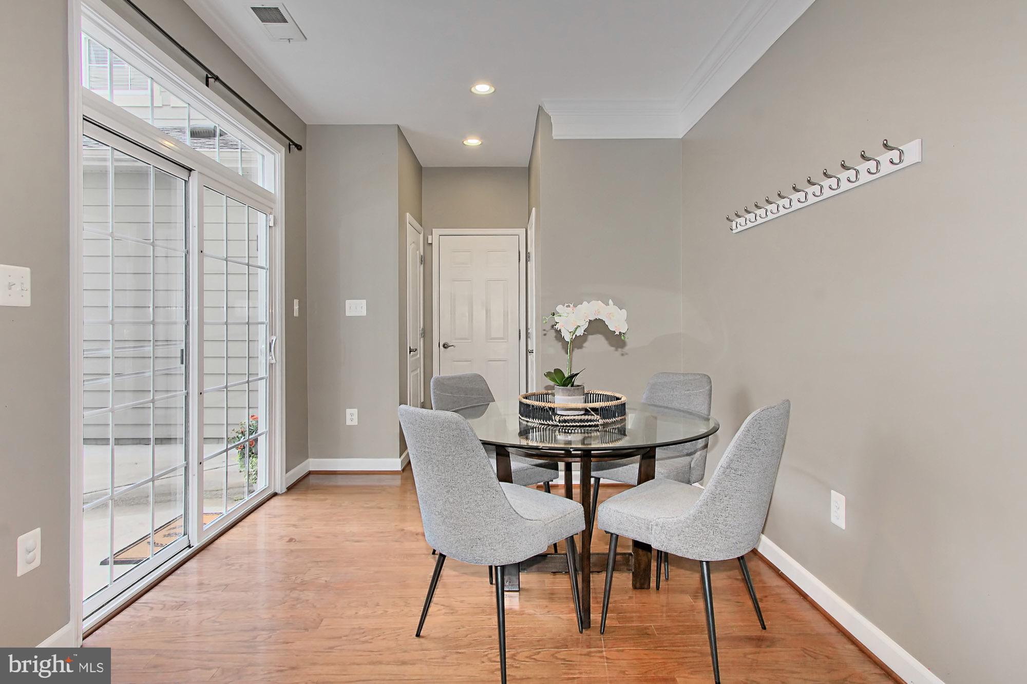 LANSDOWNE TOWN CENTER - Residential