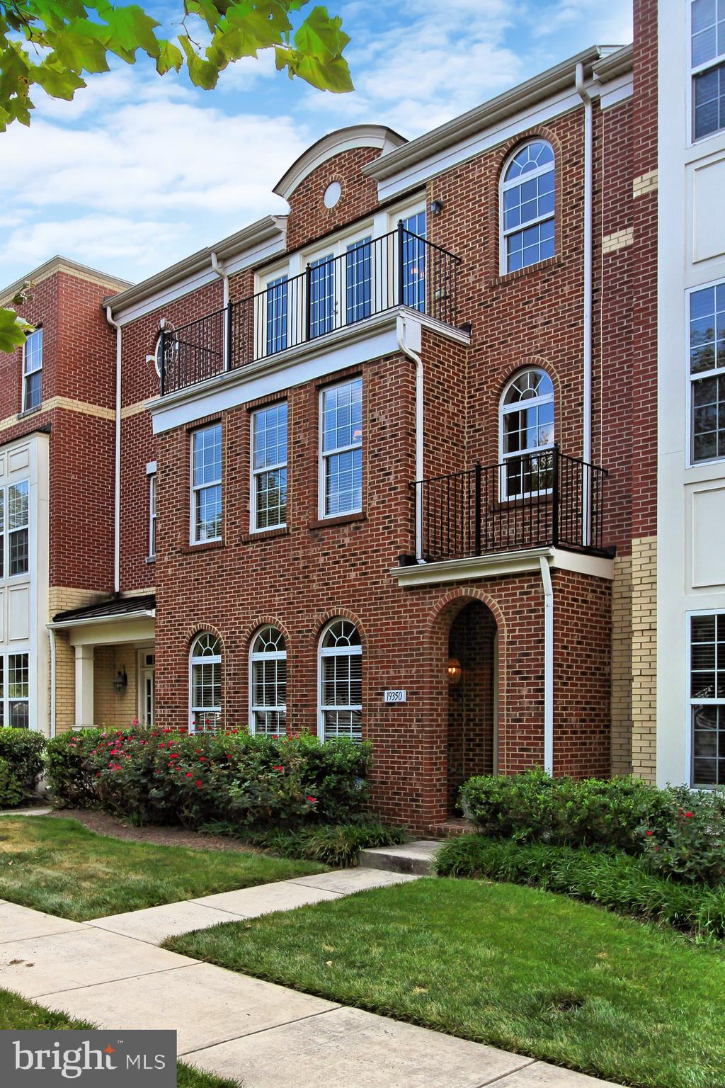 LANSDOWNE TOWN CENTER - Residential