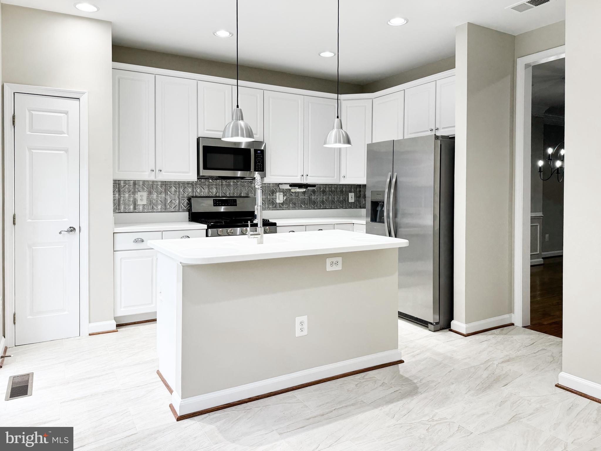 TYSONS VILLAGE - Residential Lease