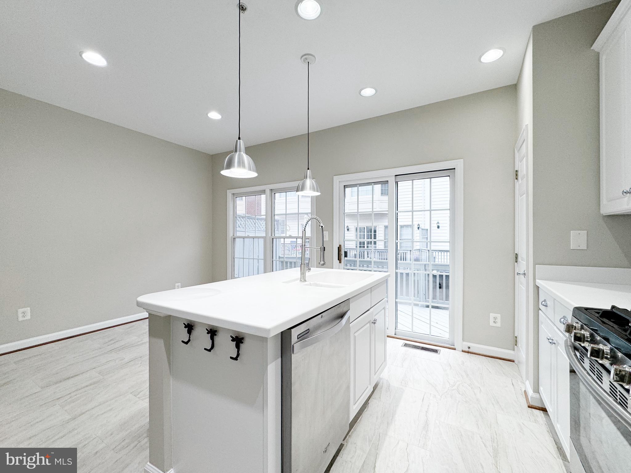 TYSONS VILLAGE - Residential Lease