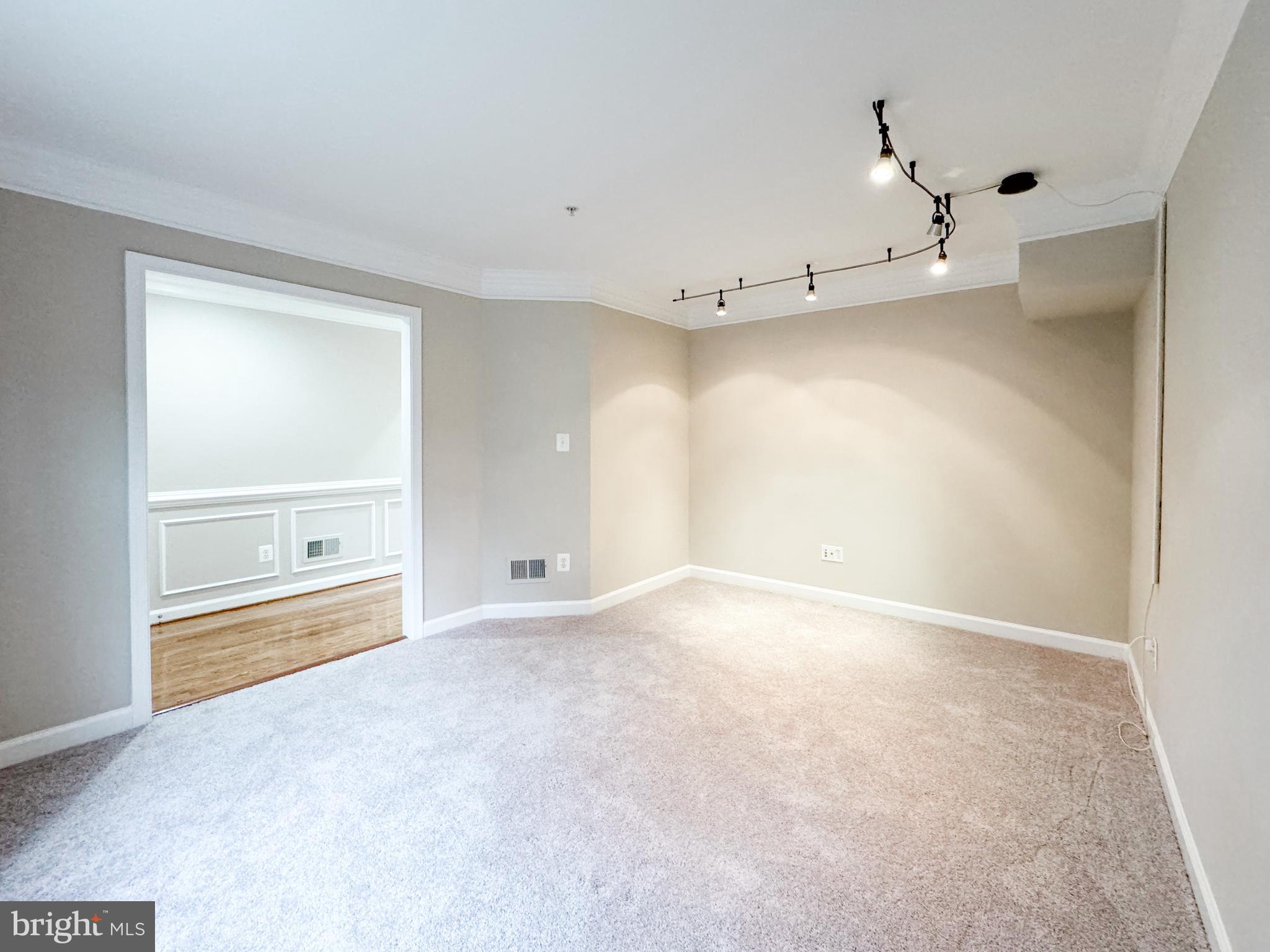 TYSONS VILLAGE - Residential Lease