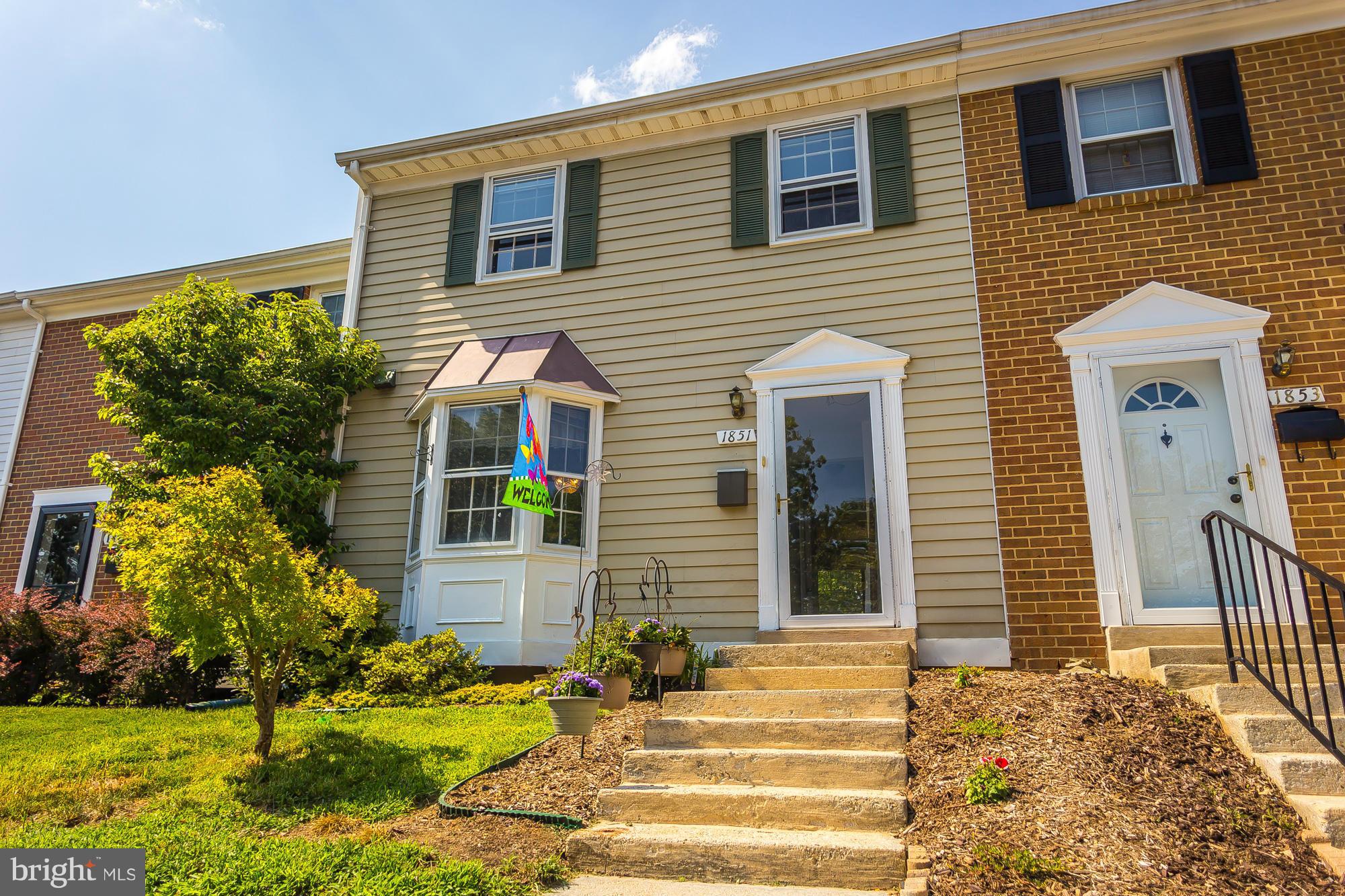 WOW JUST HIT THE MARKET JULY 11! Will NOT last! TWO HUGE Bedrooms Upstairs with very large basement that easily doubles as third bedroom. Open, bright and CLEAN with STAINLESS STEEL appliances, eat in kitchen, and FIREPLACE in living room to keep you cozy warm in the winter. Beautiful landscaping in sought after community & managed by PROFESSIONAL property management company! WILL NOT LAST!