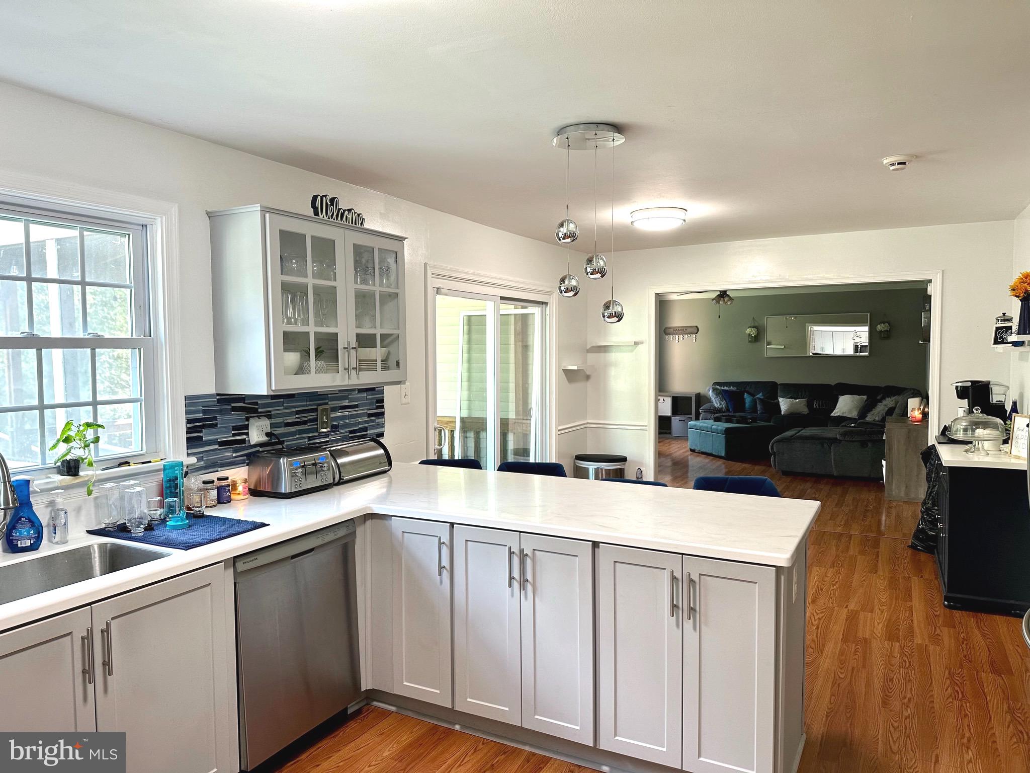 COUNTRY PLACE - Residential