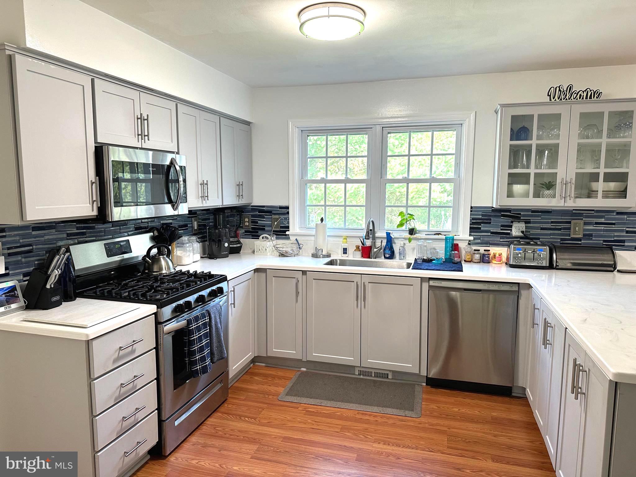 COUNTRY PLACE - Residential