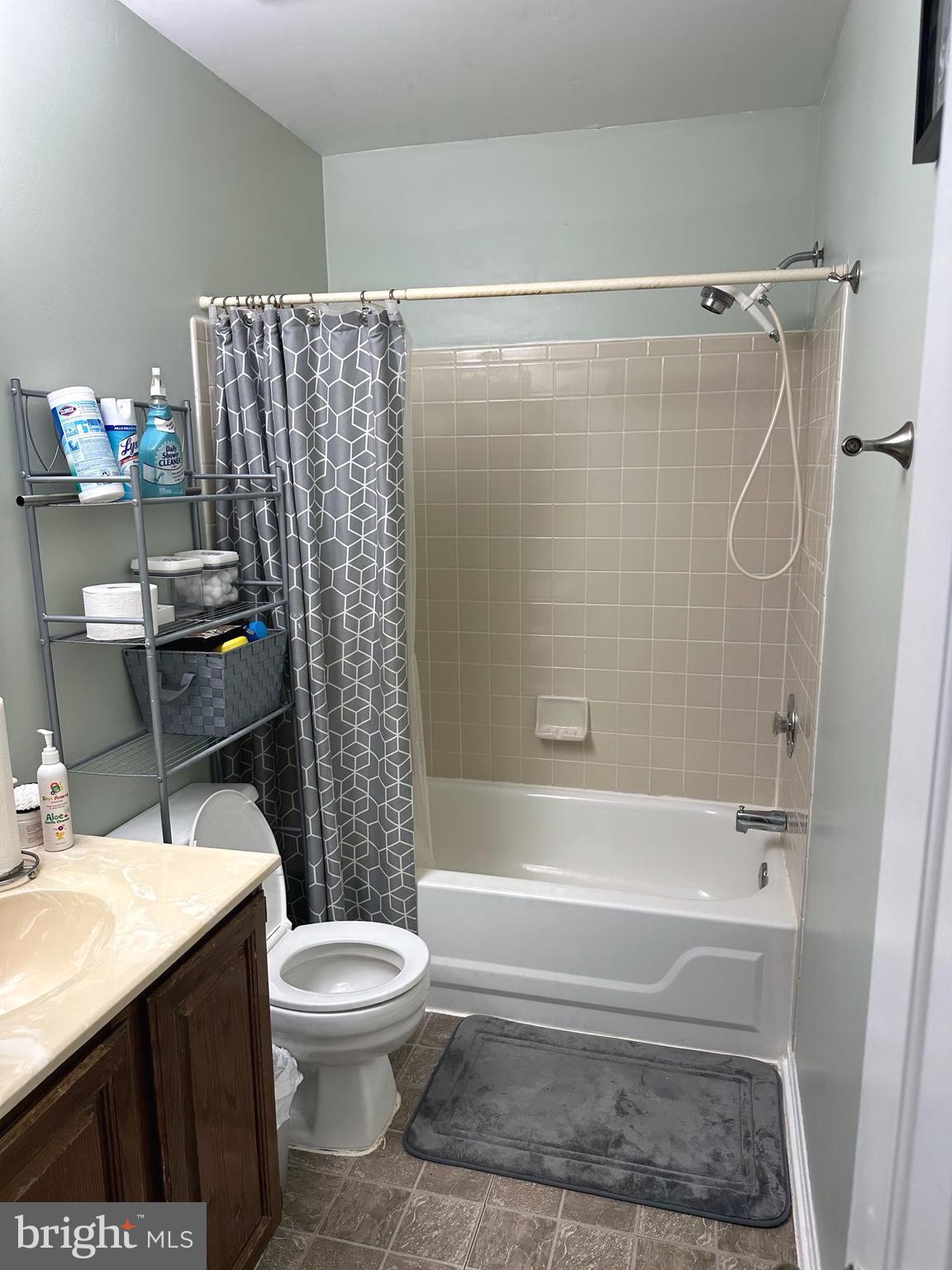 COUNTRY PLACE - Residential