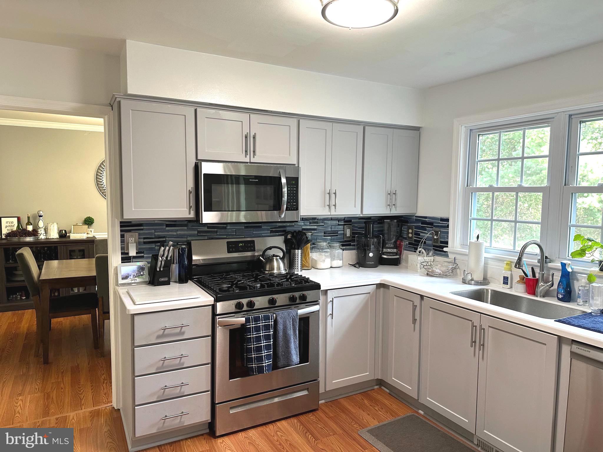 COUNTRY PLACE - Residential