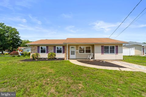 Homes For Sale - 5 Forest Park Terrace<br/> MONROE TOWNSHIP, NJ 08831