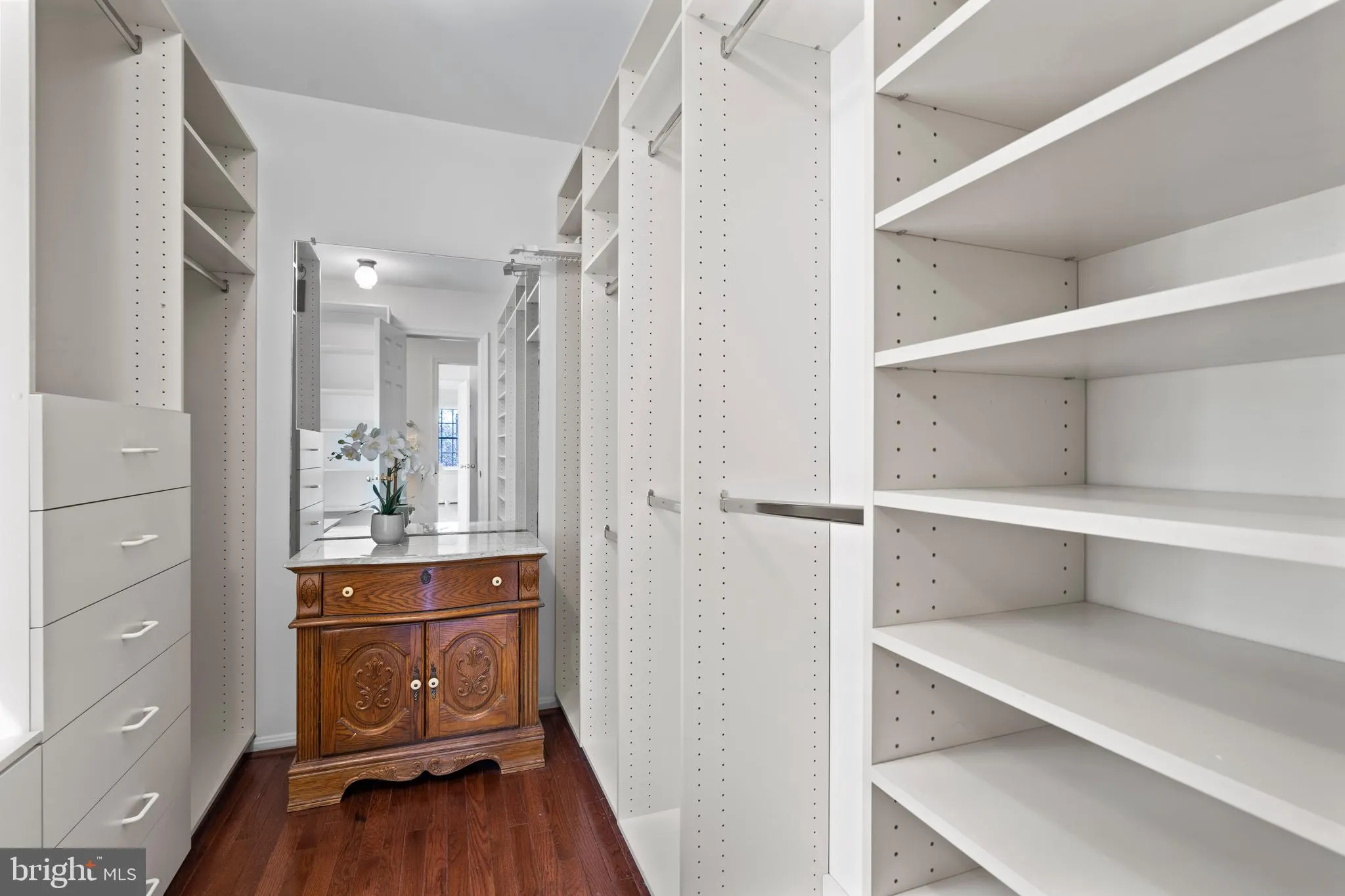 Vienna, Virginia 22181, United States, 3 Bedrooms Bedrooms, ,4 BathroomsBathrooms,Residential,Pending,100198