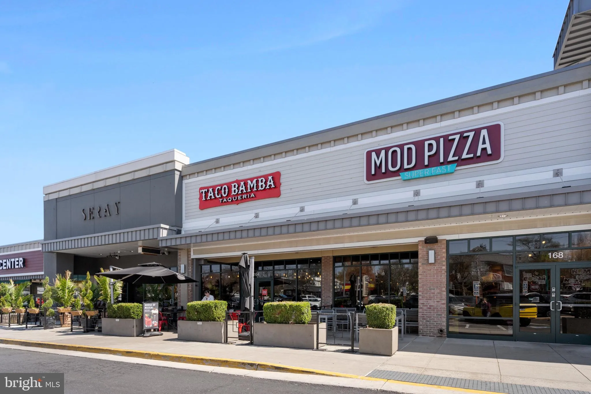 Vienna, Virginia 22181, United States, 3 Bedrooms Bedrooms, ,4 BathroomsBathrooms,Residential,Pending,100198