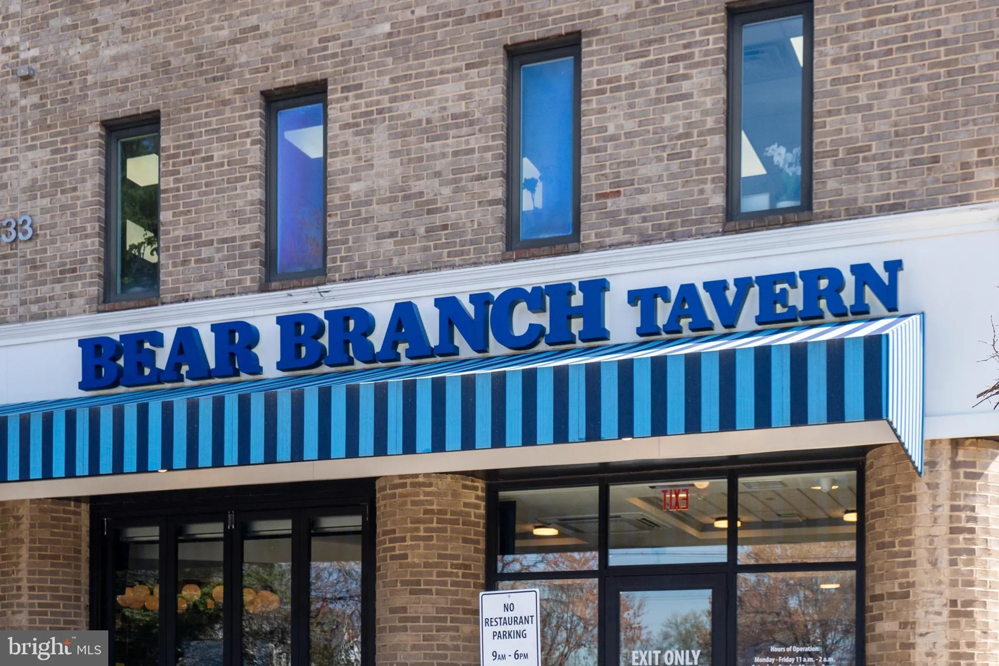 Vienna, Virginia 22181, United States, 3 Bedrooms Bedrooms, ,4 BathroomsBathrooms,Residential,Pending,100198