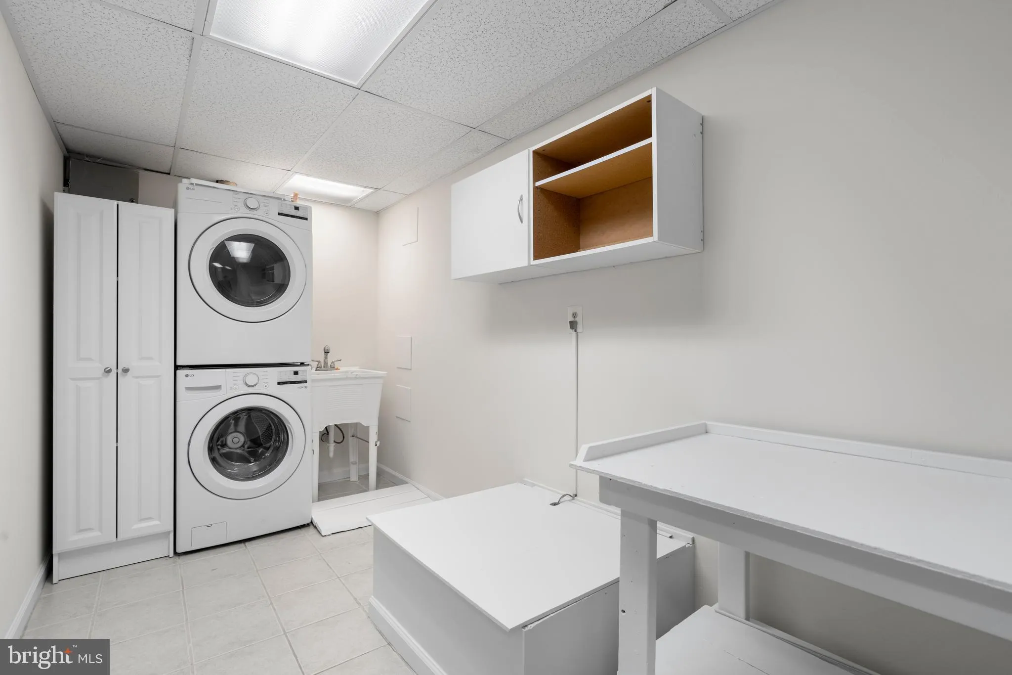 Vienna, Virginia 22181, United States, 3 Bedrooms Bedrooms, ,4 BathroomsBathrooms,Residential,Pending,100198