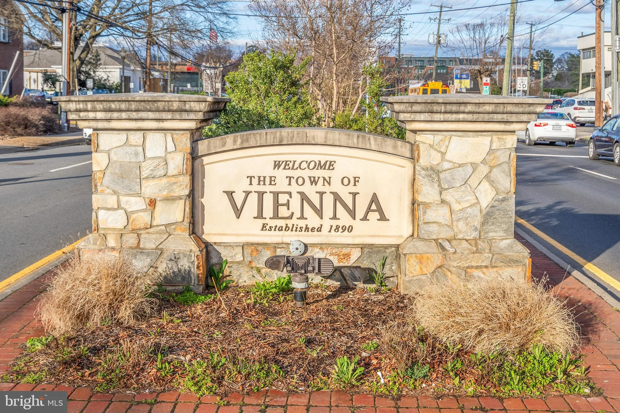 Vienna, Virginia 22181, United States, 3 Bedrooms Bedrooms, ,4 BathroomsBathrooms,Residential,Pending,100198