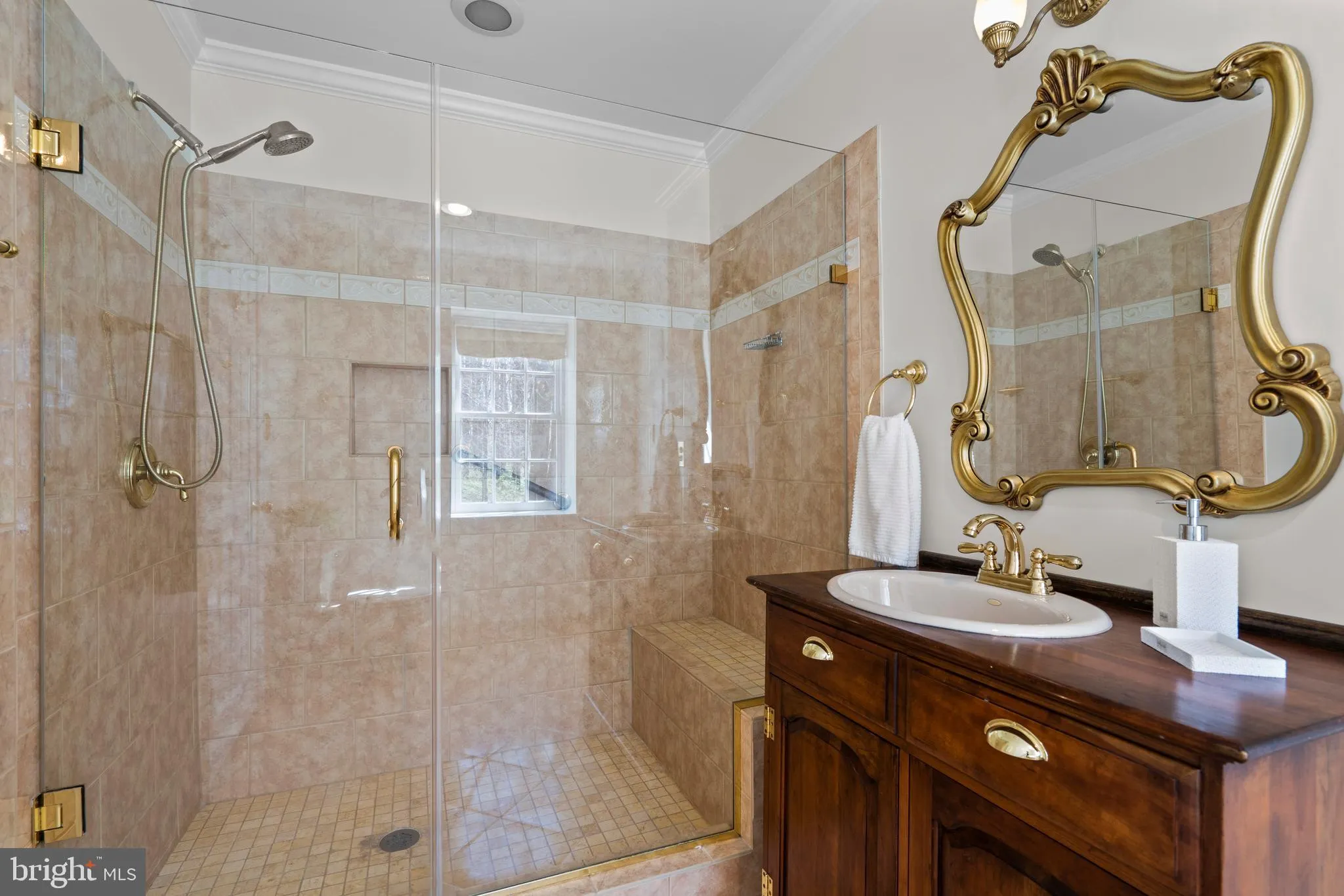 Vienna, Virginia 22181, United States, 3 Bedrooms Bedrooms, ,4 BathroomsBathrooms,Residential,Pending,100198