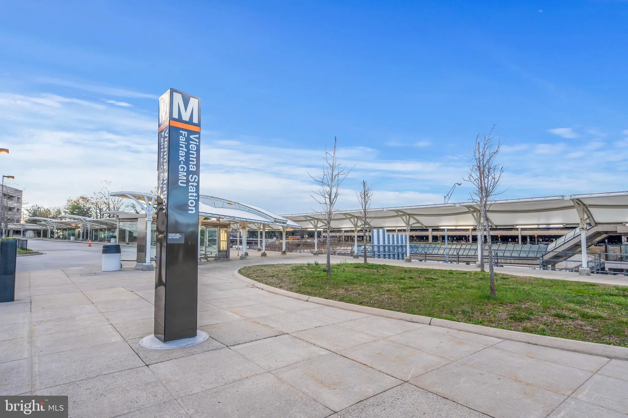 Vienna, Virginia 22181, United States, 3 Bedrooms Bedrooms, ,4 BathroomsBathrooms,Residential,Pending,100198