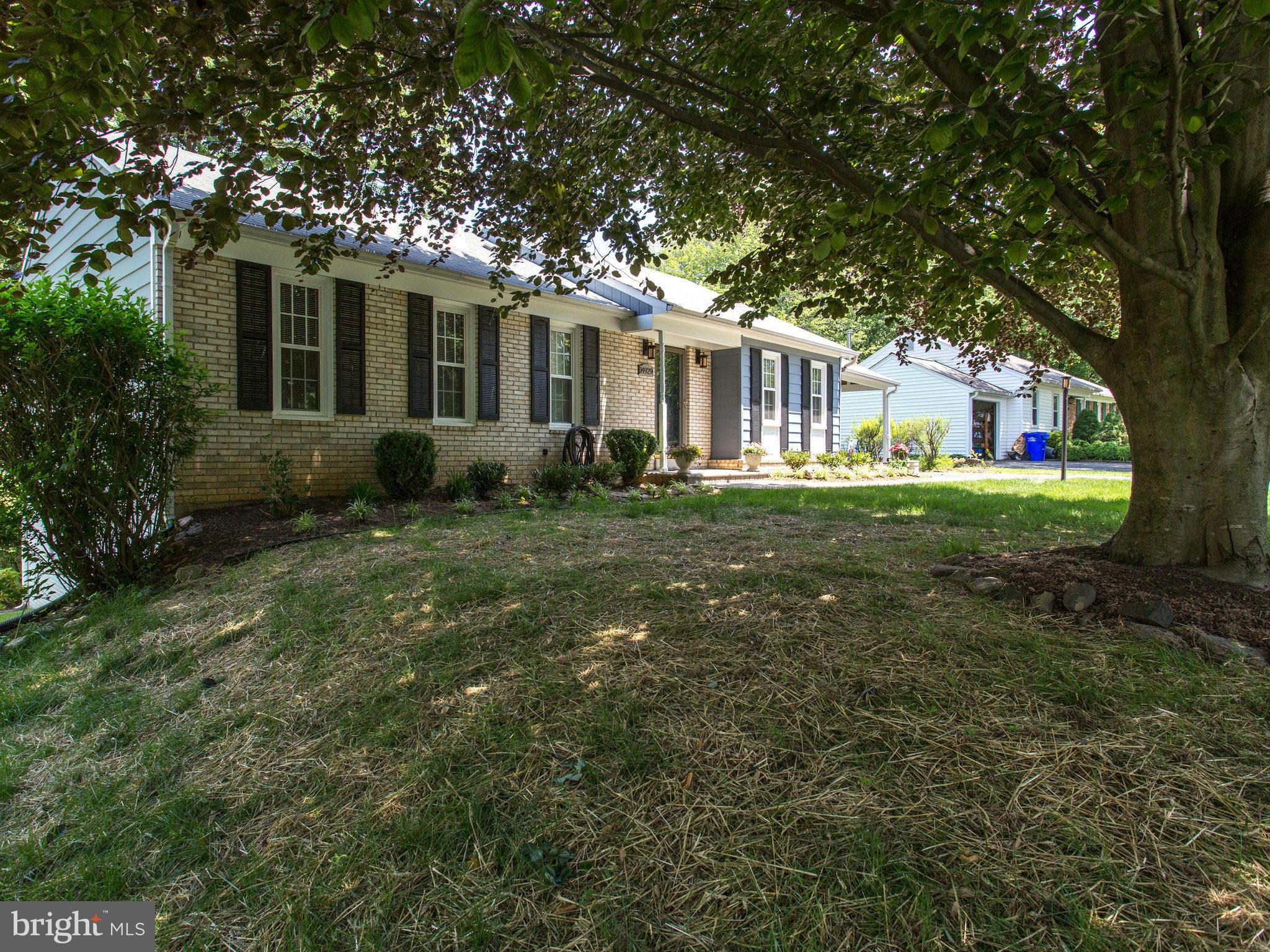 MANOR LAKE - Residential