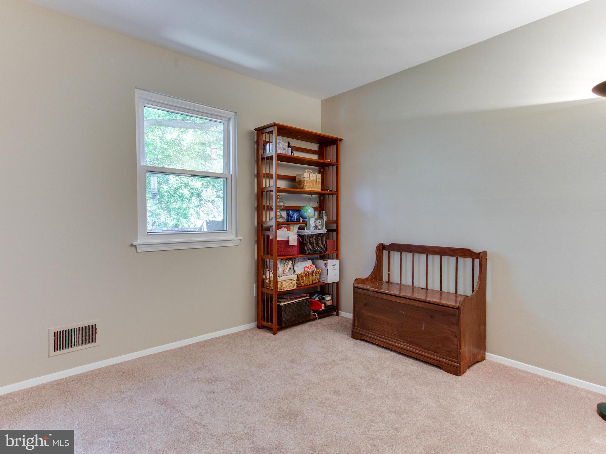 MANOR LAKE - Residential