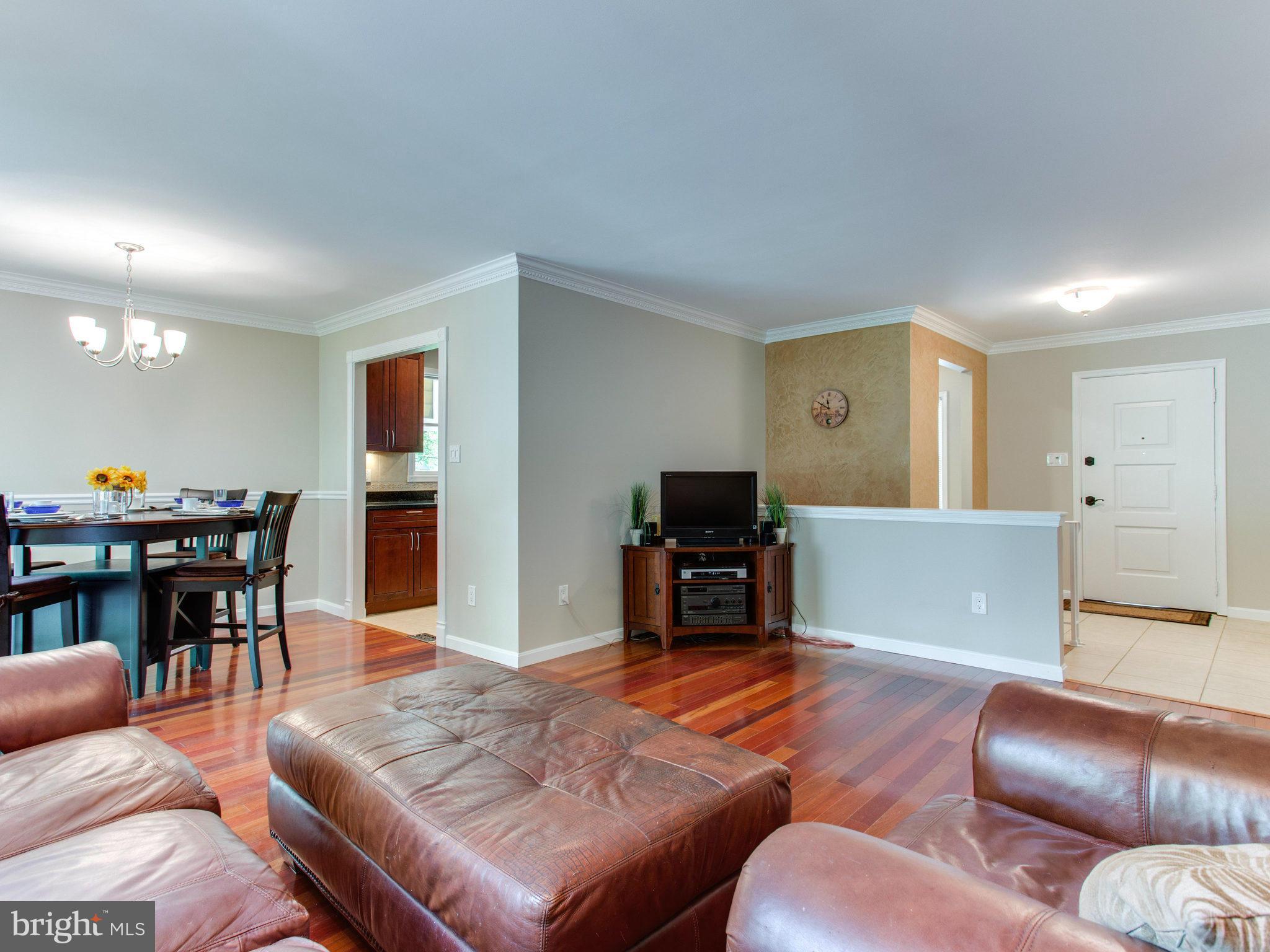 MANOR LAKE - Residential