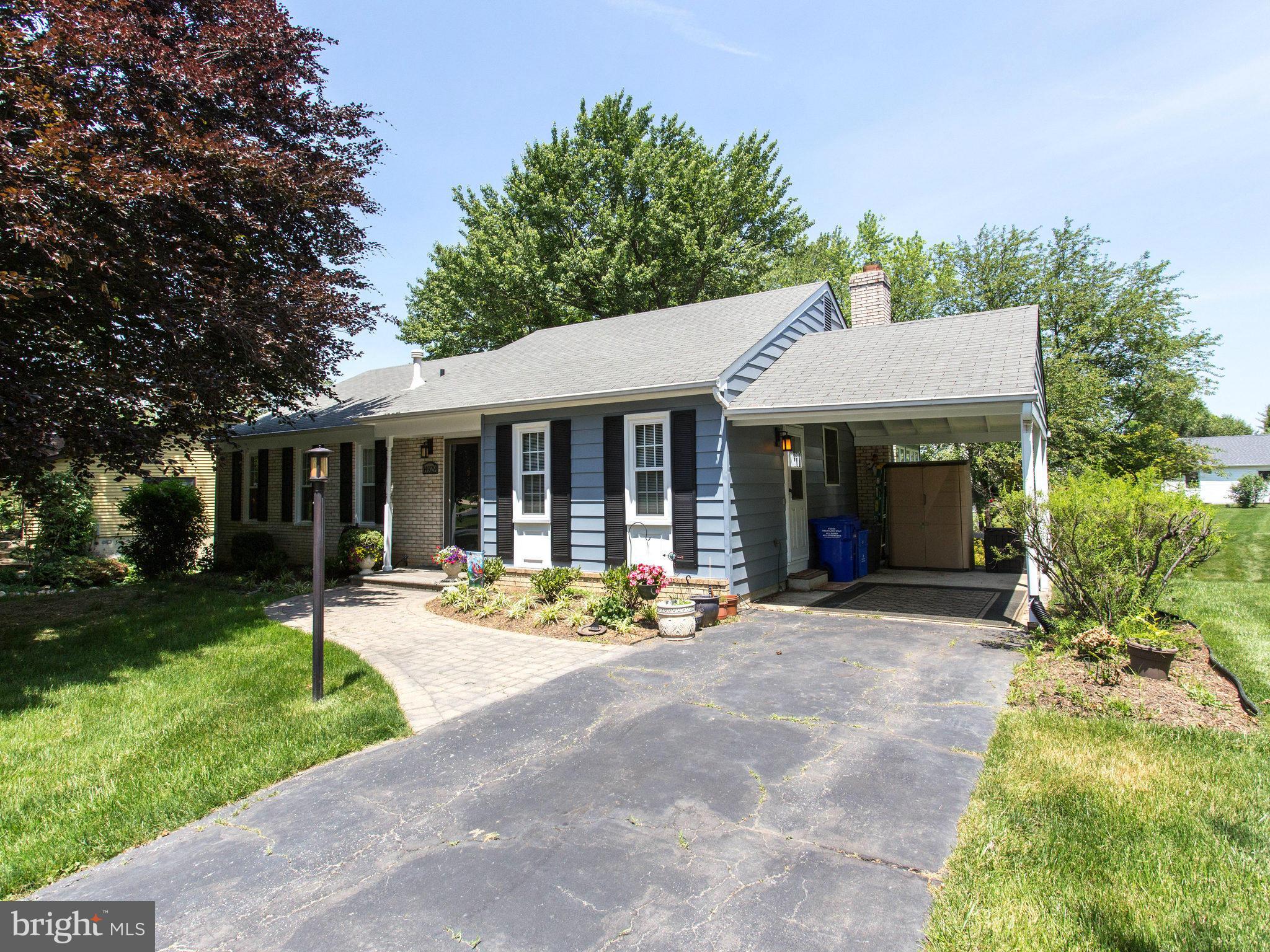 MANOR LAKE - Residential