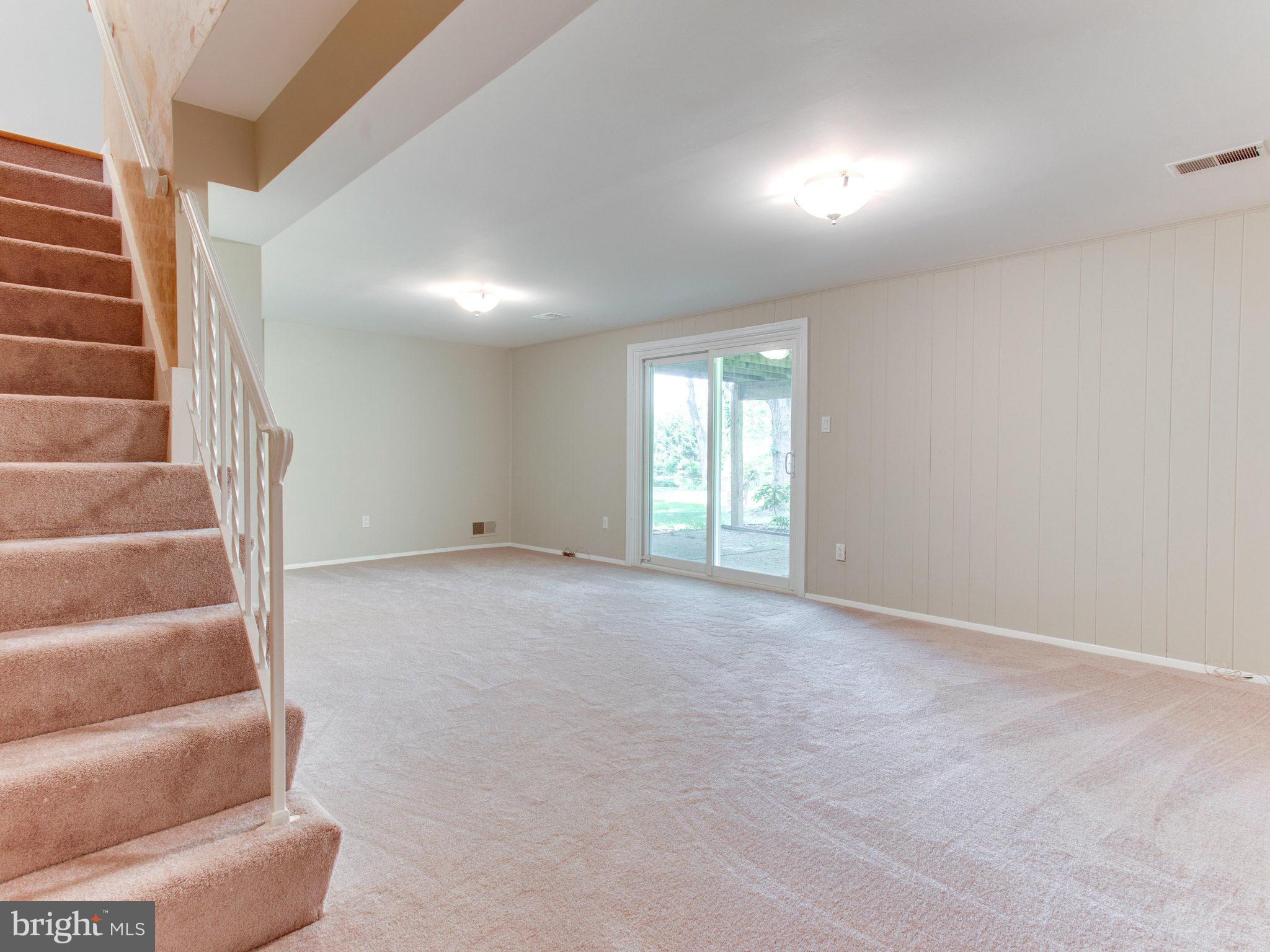 MANOR LAKE - Residential