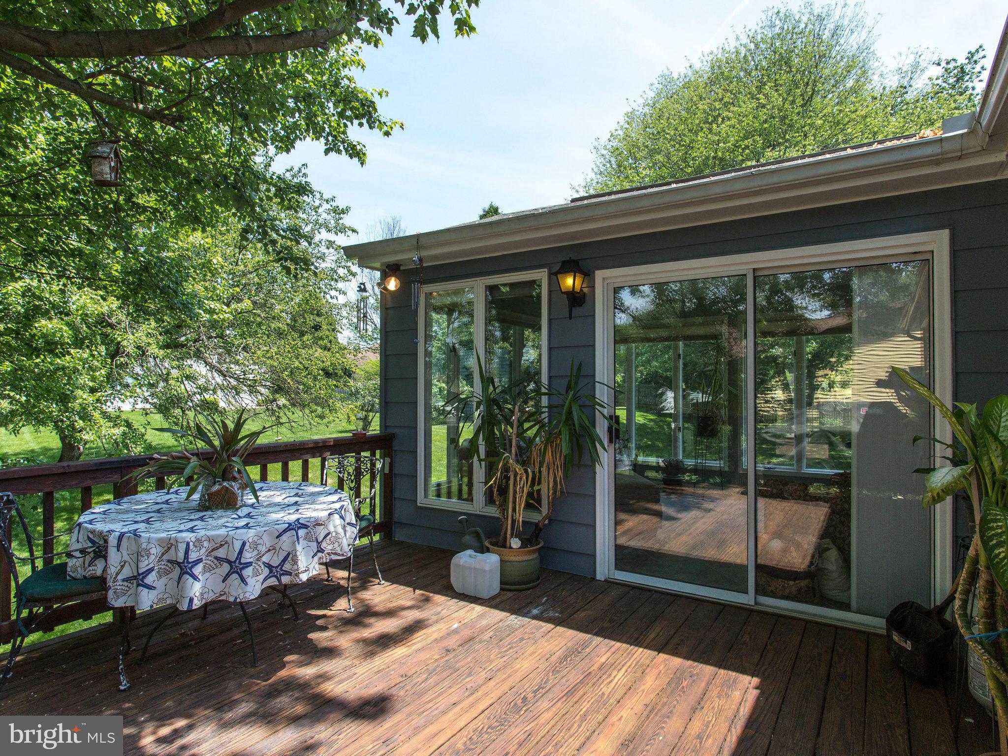 MANOR LAKE - Residential