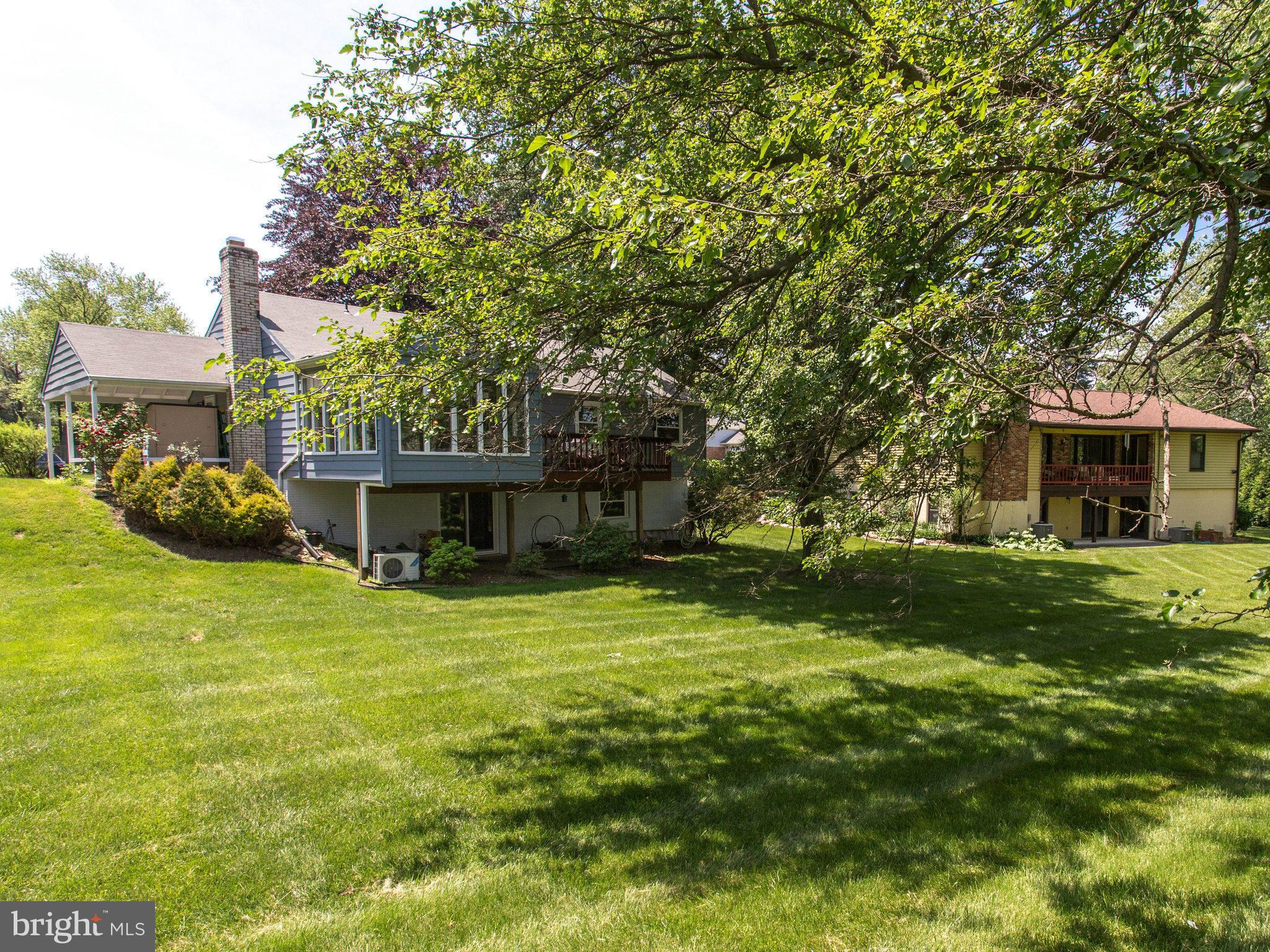 MANOR LAKE - Residential