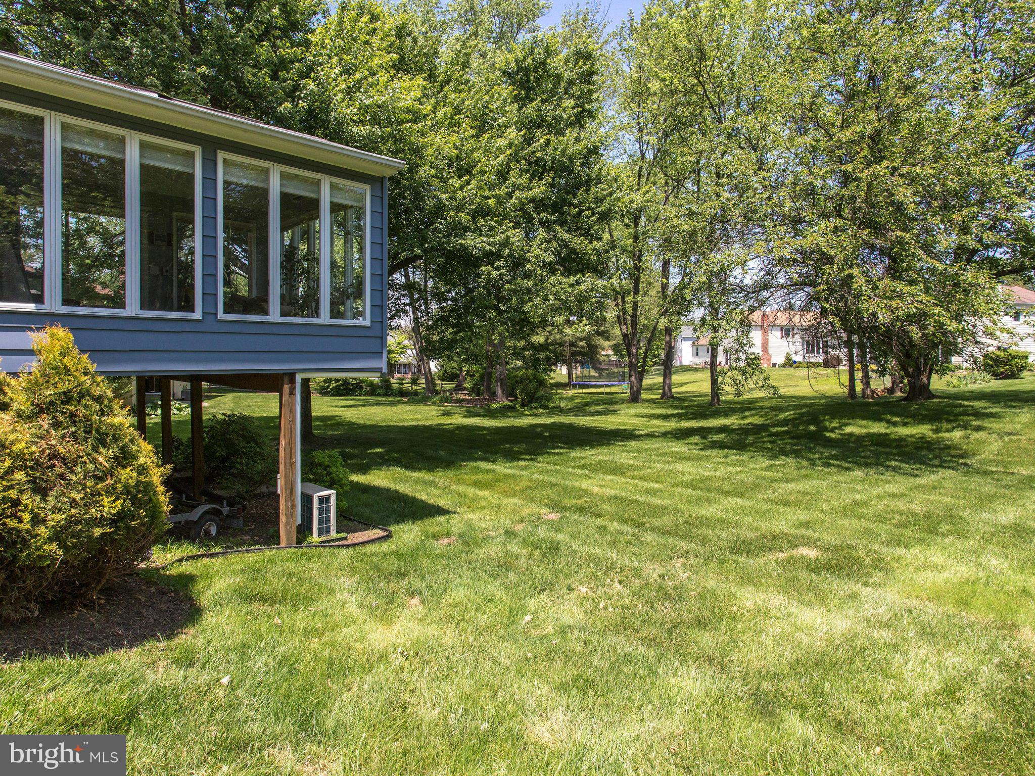 MANOR LAKE - Residential