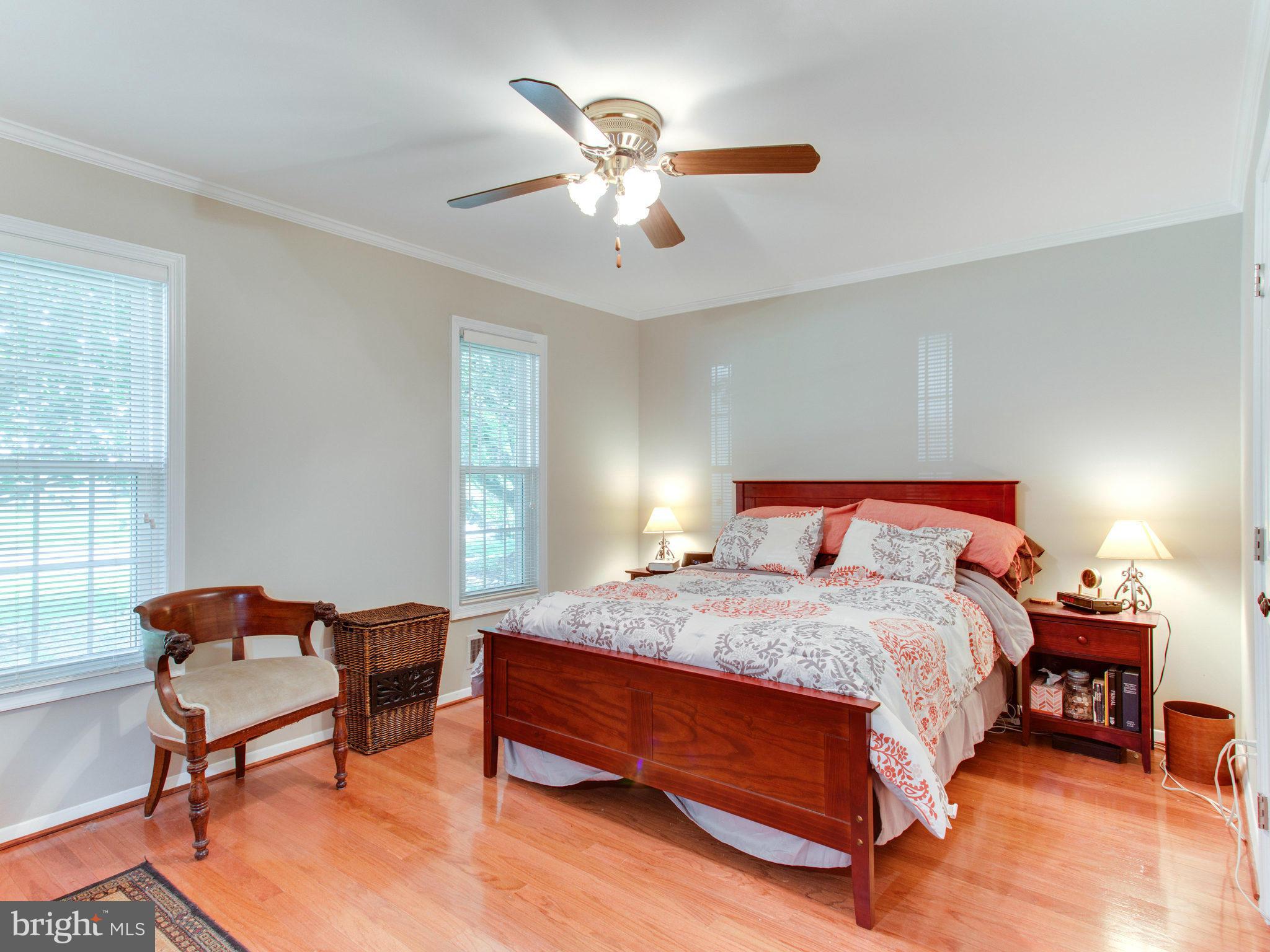 MANOR LAKE - Residential