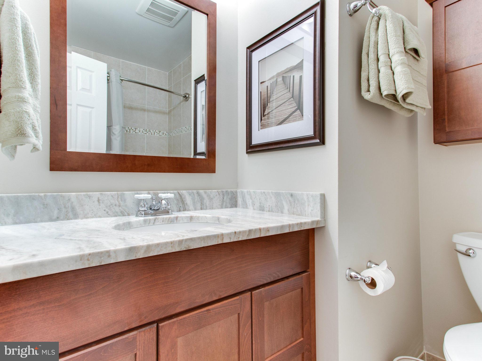 MANOR LAKE - Residential